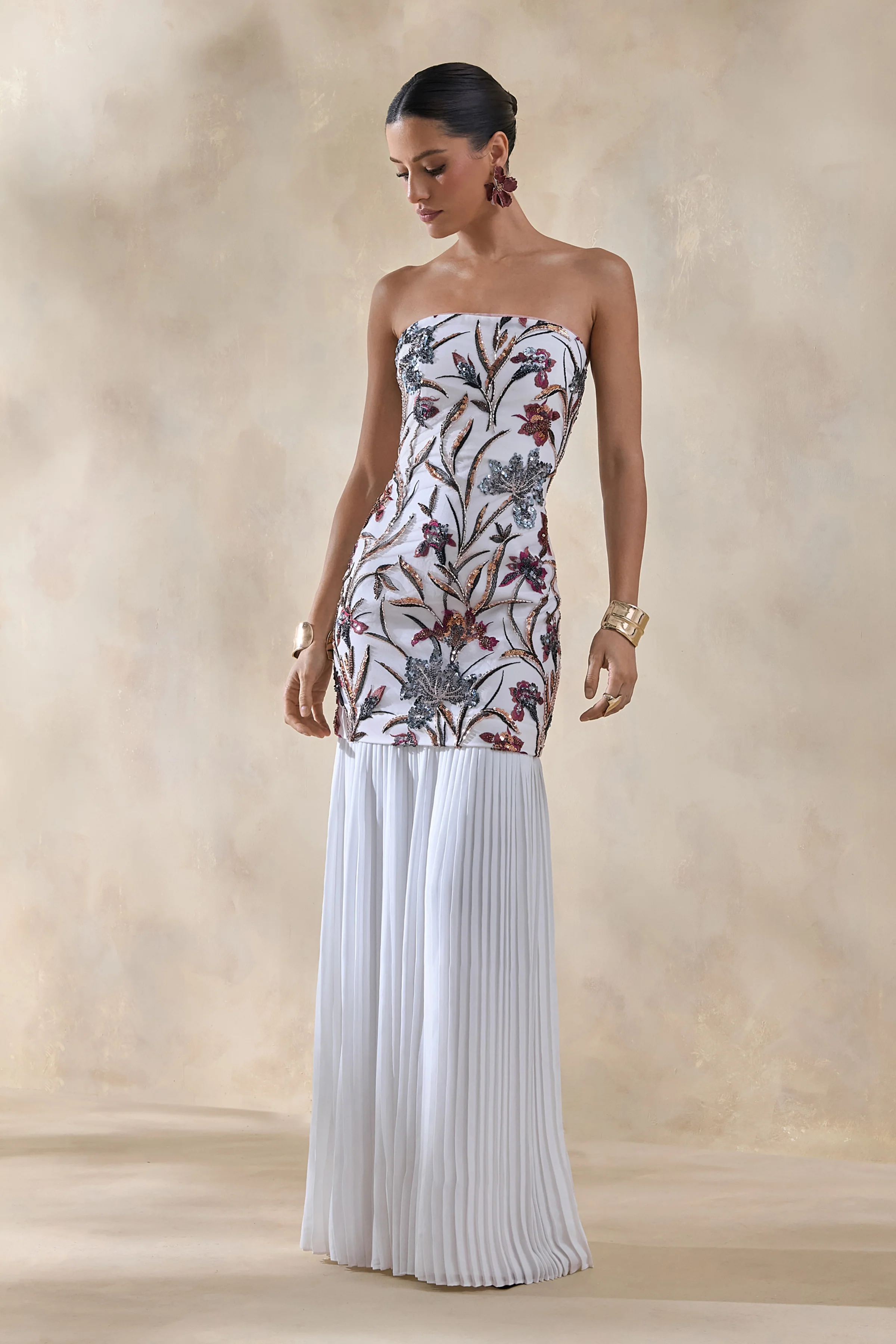 Denise | Robe longue crème à sequins floraux à encolure bandeau taille basse et jupe en mesh - Image 5
