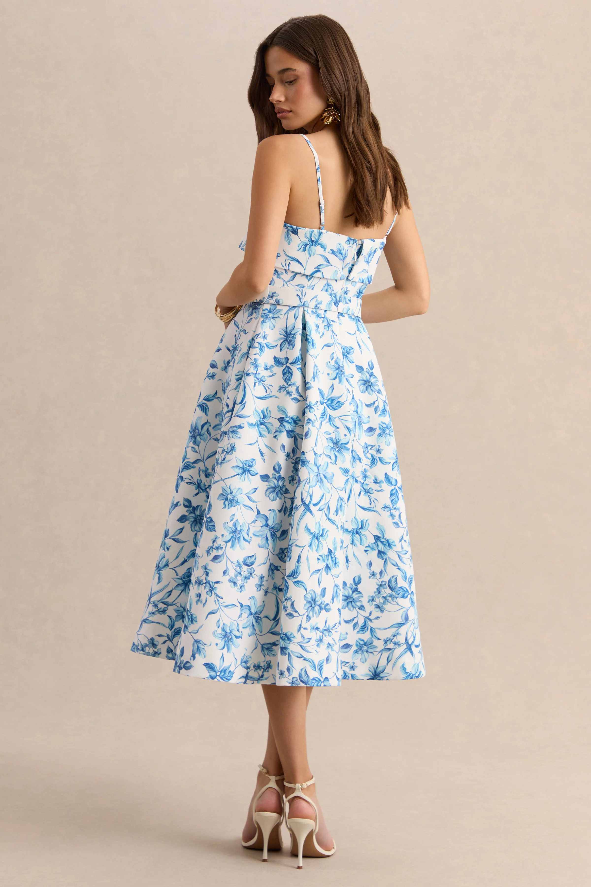 Devina | Robe mi-longue à encolure carrée avec ceinture et imprimé porcelaine bleu - Image 2