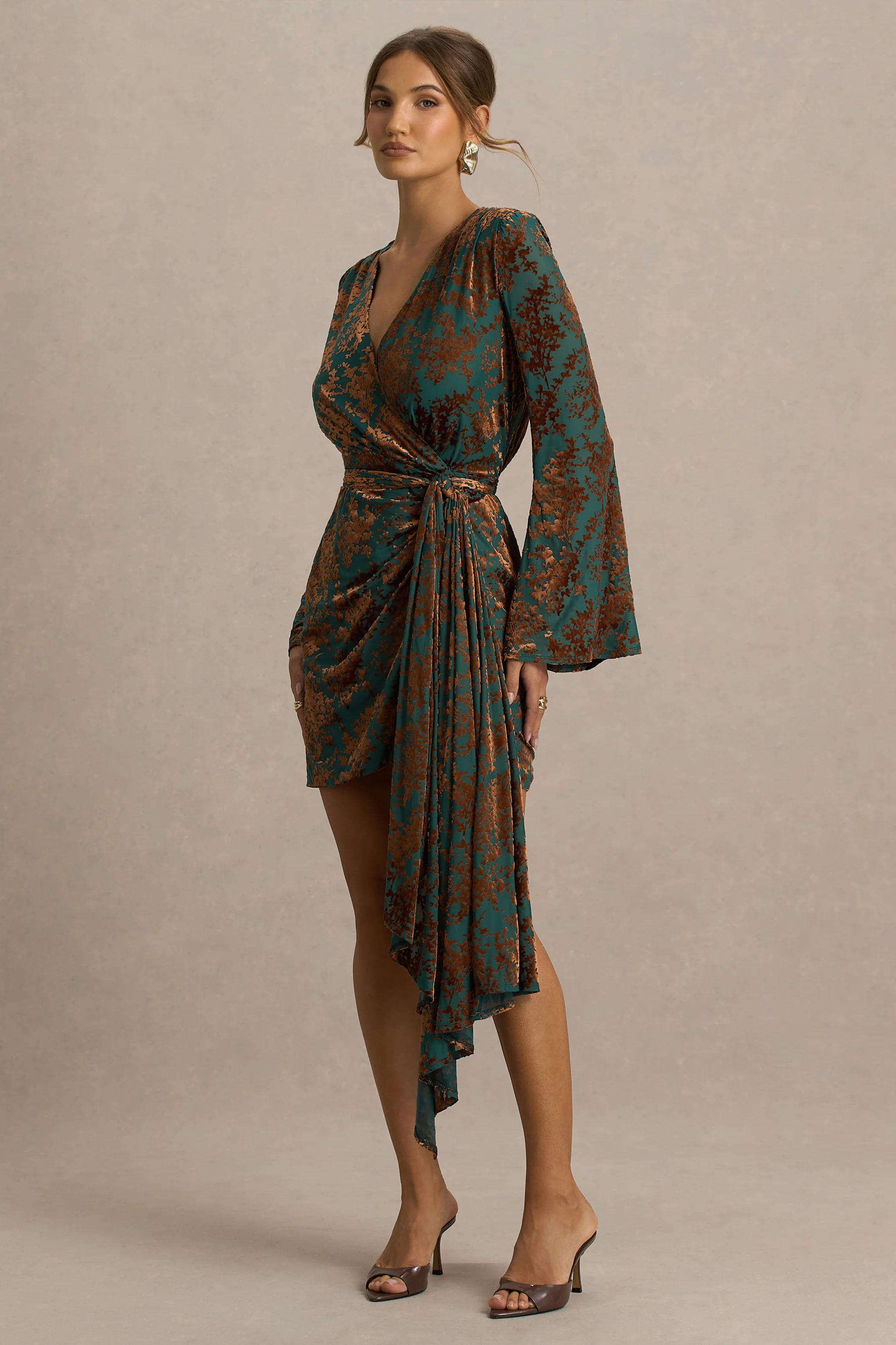 Dimitra | Mini-robe portefeuille en velours dévoré vert foncé et marron à décolleté plongeant