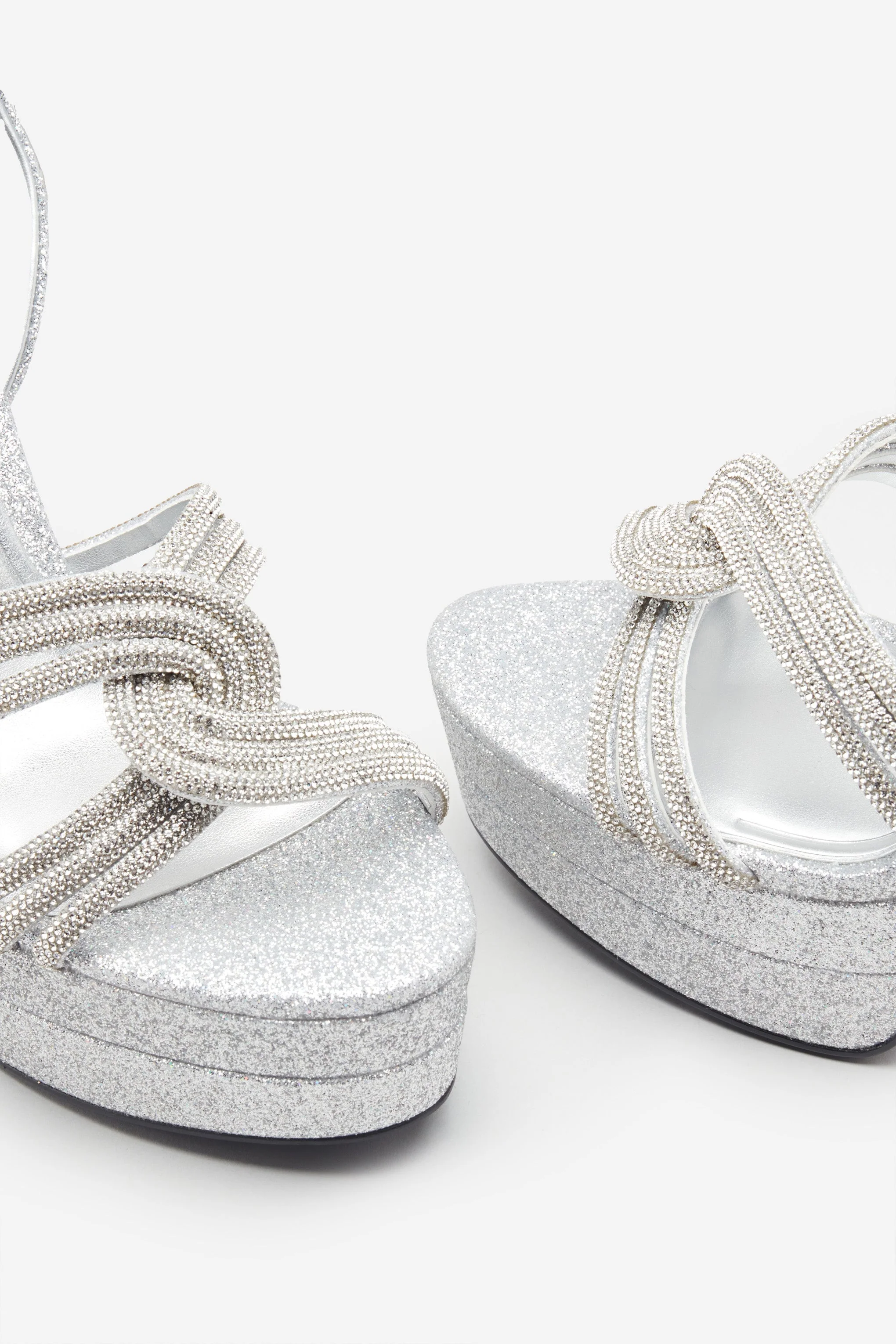 Doll Drama | Talons plateforme à lanières en satin argenté avec strass - Image 5