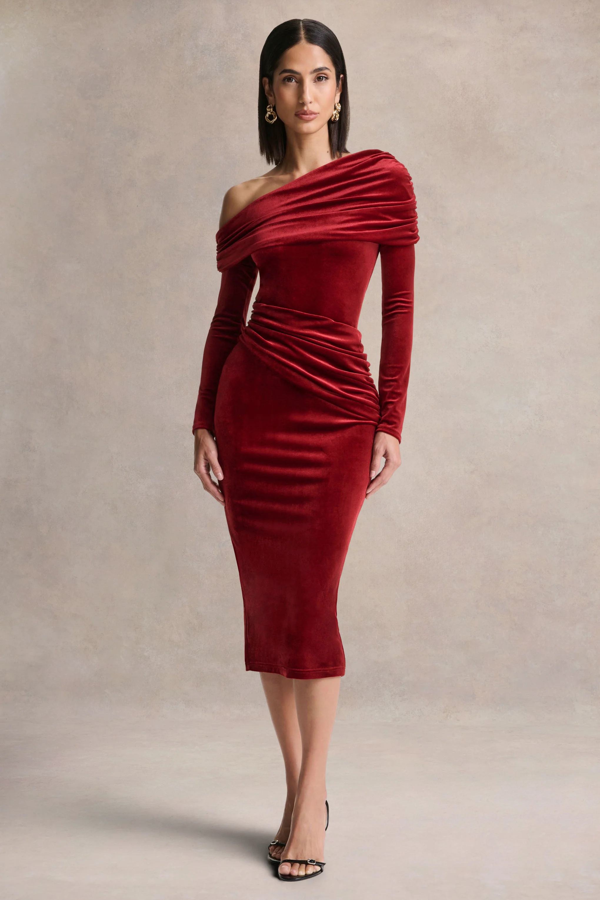 Eirene | Robe mi-longue en velours bordeaux à encolure asymétrique