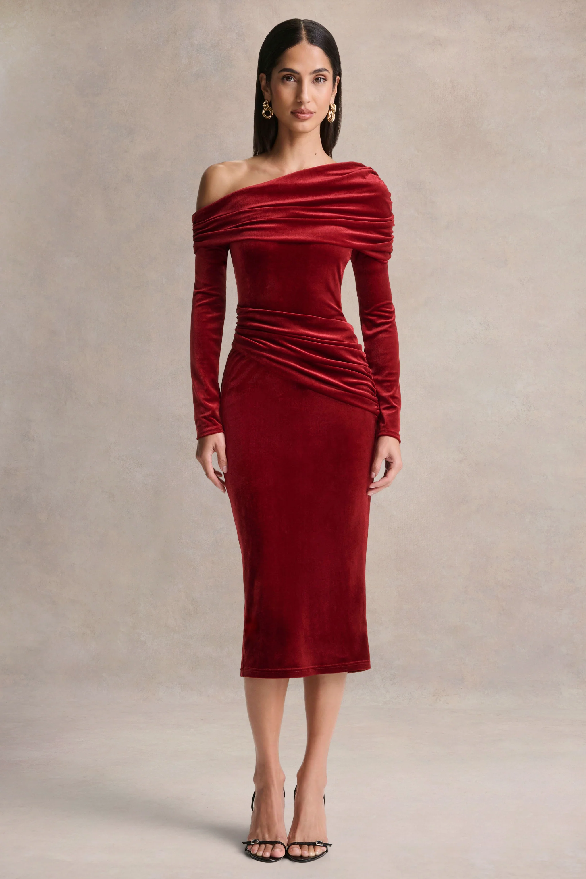 Eirene | Robe mi-longue en velours bordeaux à encolure asymétrique - Image 4