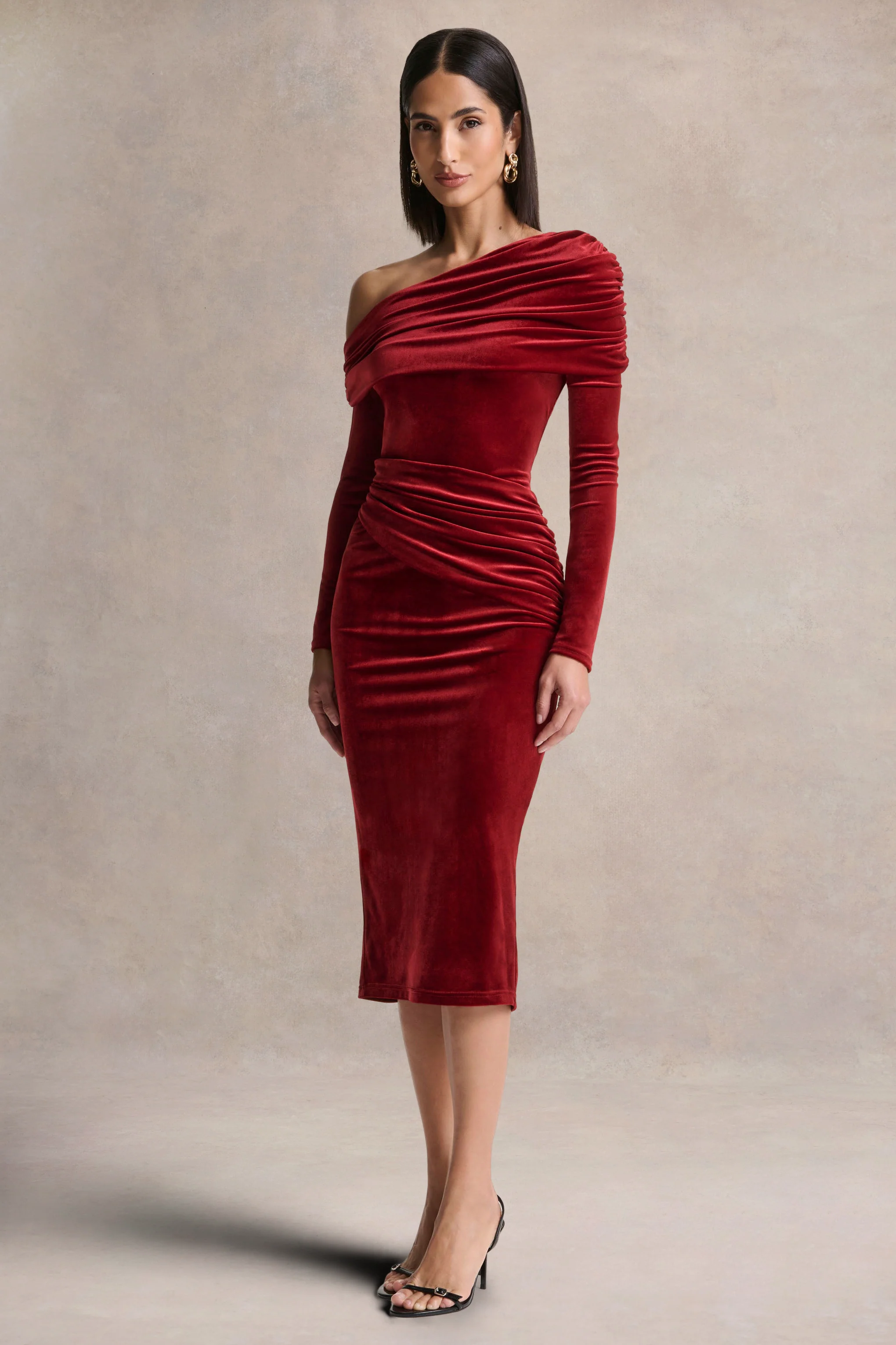 Eirene | Robe mi-longue en velours bordeaux à encolure asymétrique - Image 7