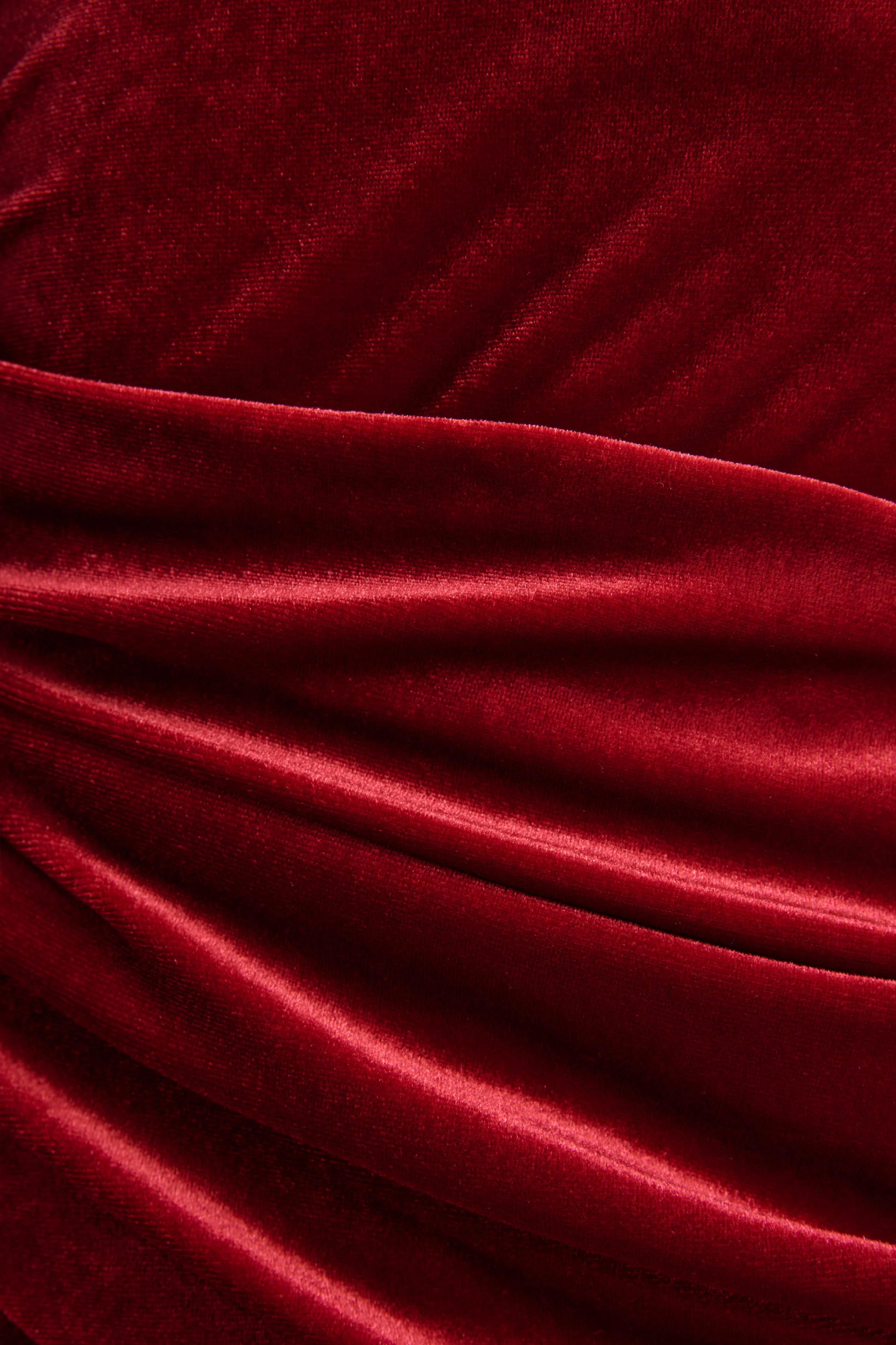 Eirene | Robe mi-longue en velours bordeaux à encolure asymétrique - Image 8