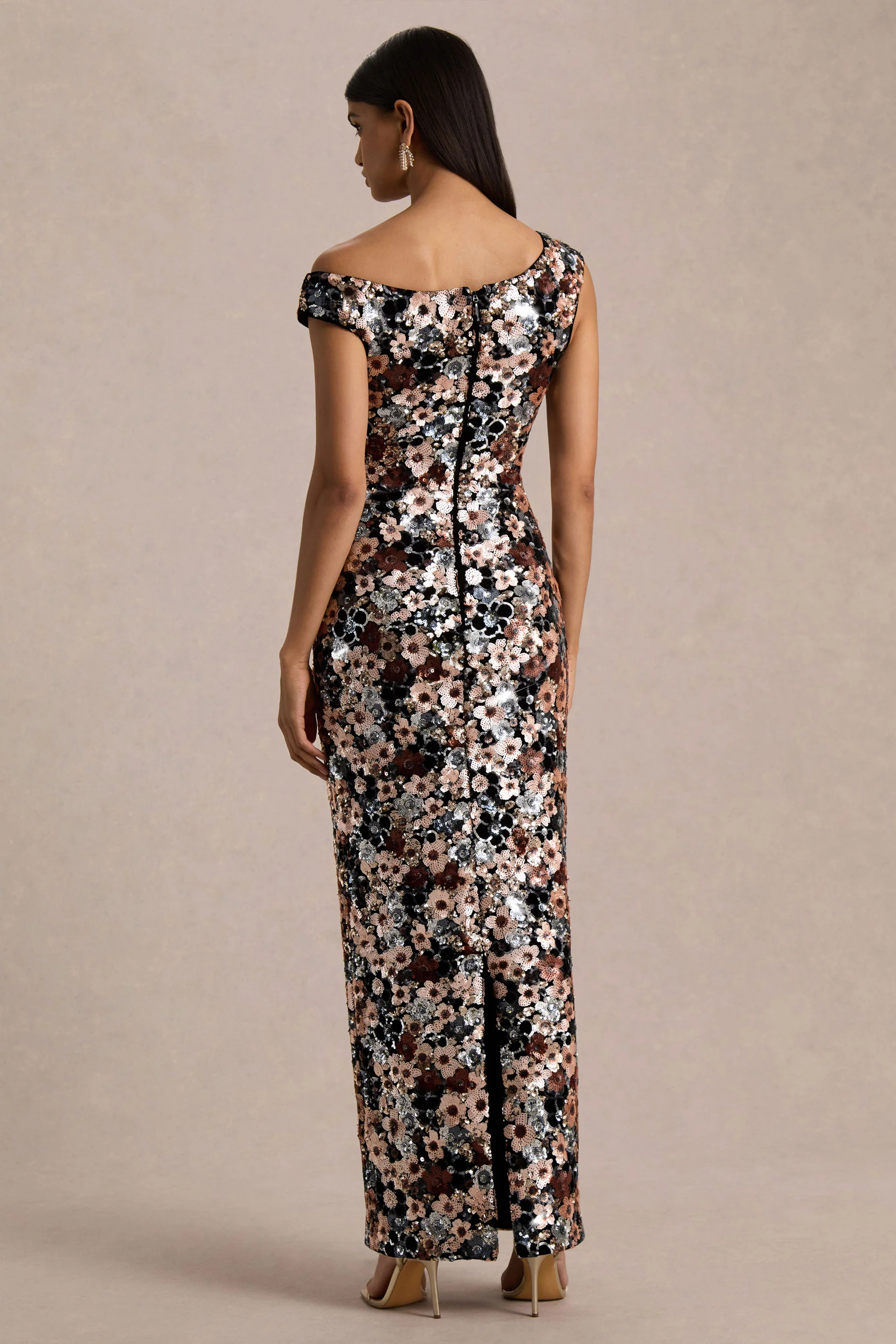 Electric | Robe longue en velours noir à encolure asymétrique avec détails floraux en sequins - Image 2