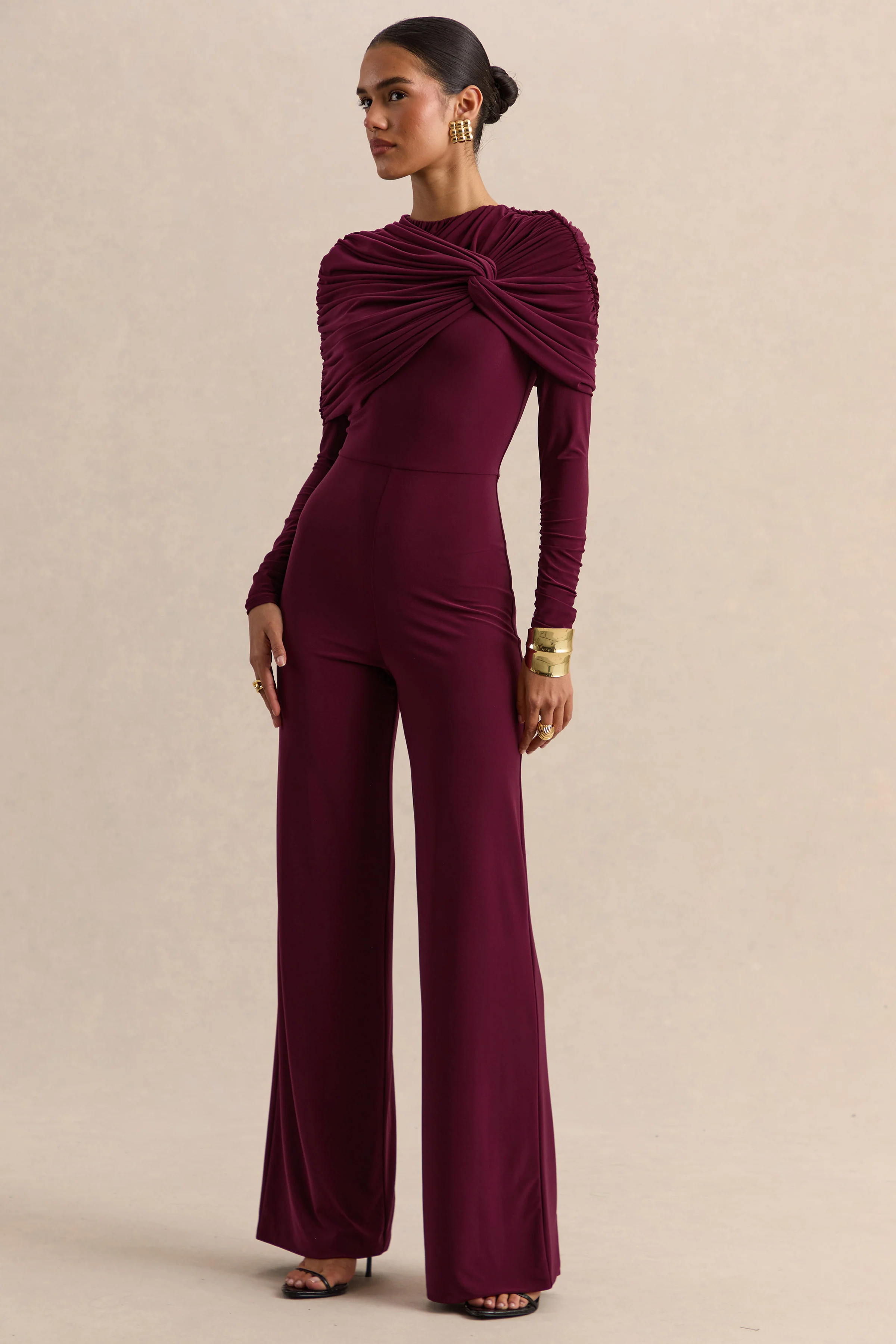 Eloura | Combinaison bordeaux à encolure haute avec détail torsadé froncé - Image 6