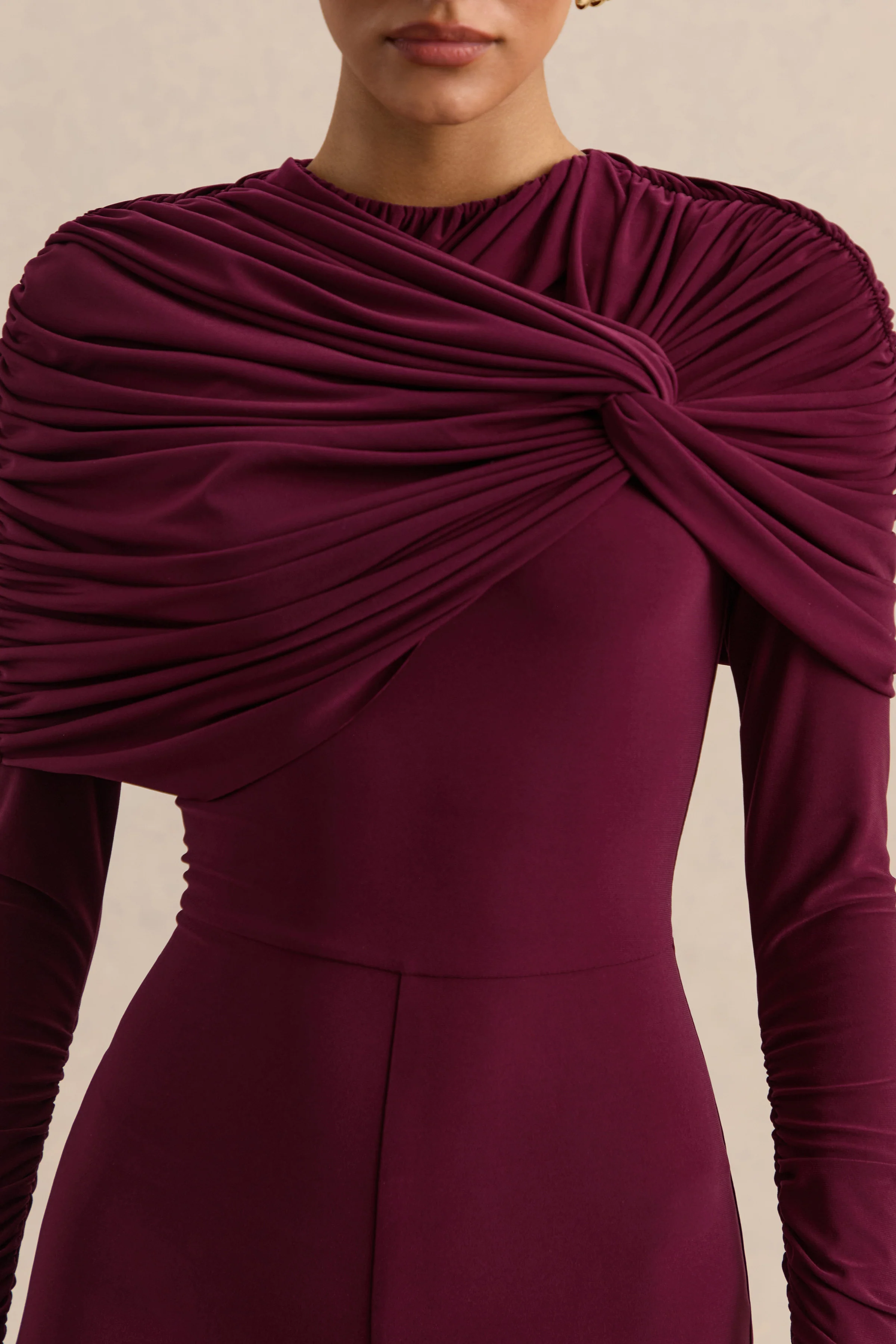 Eloura | Combinaison bordeaux à encolure haute avec détail torsadé froncé - Image 7