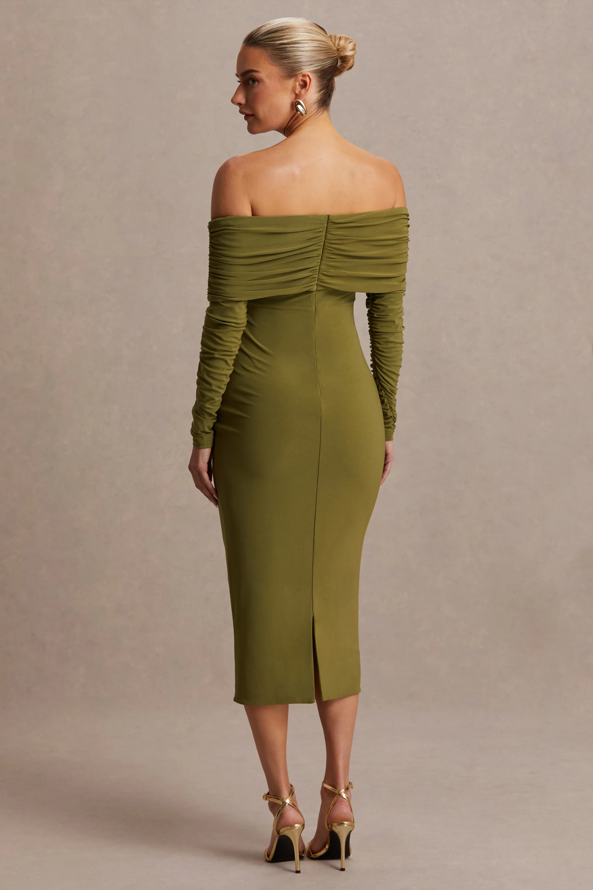 Elspeth | Robe de maternité mi-longue couleur olive à encolure bardot - Image 2