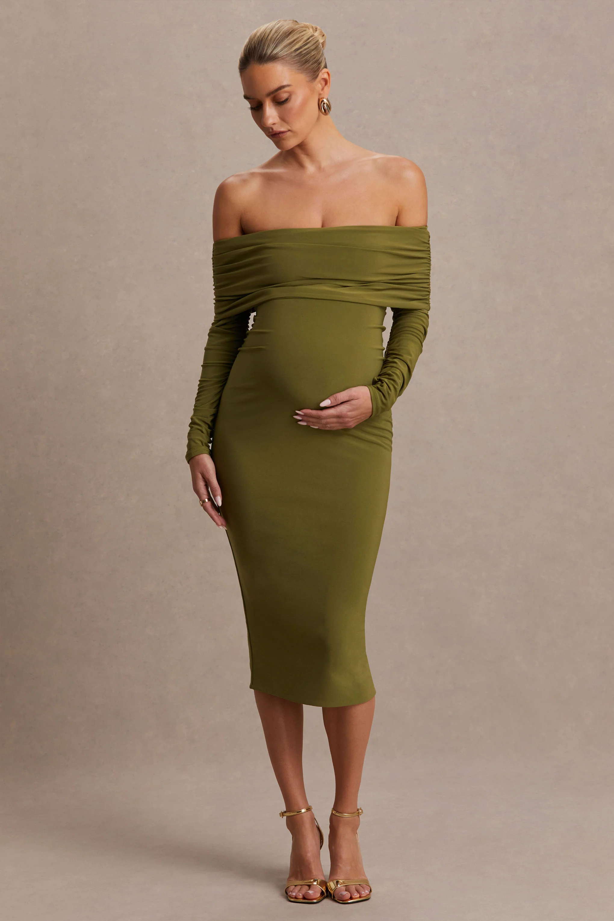 Elspeth | Robe de maternité mi-longue couleur olive à encolure bardot - Image 5