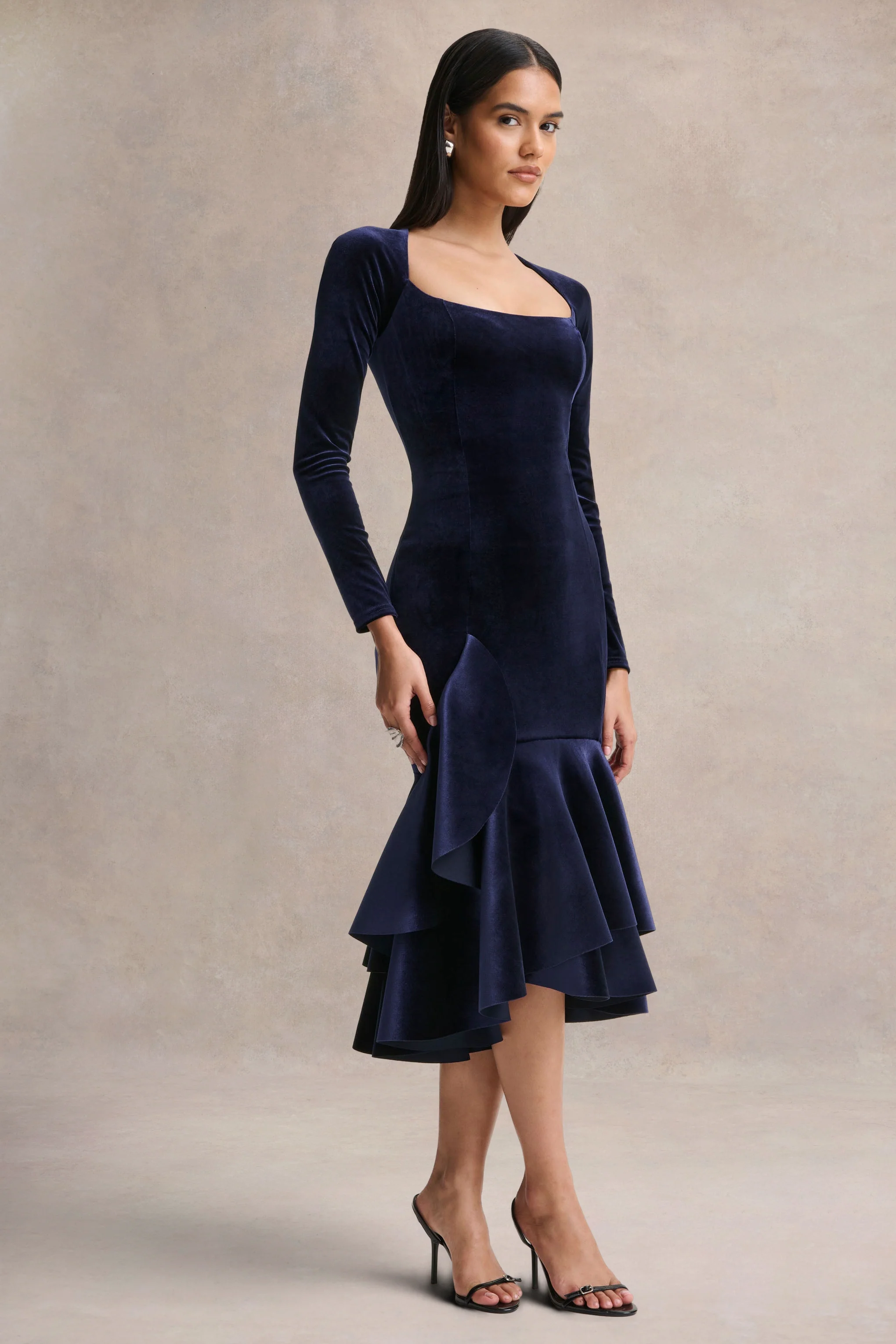 Emberlyn | Robe mi-longue sirène en velours bleu marine à encolure dégagée - Image 4