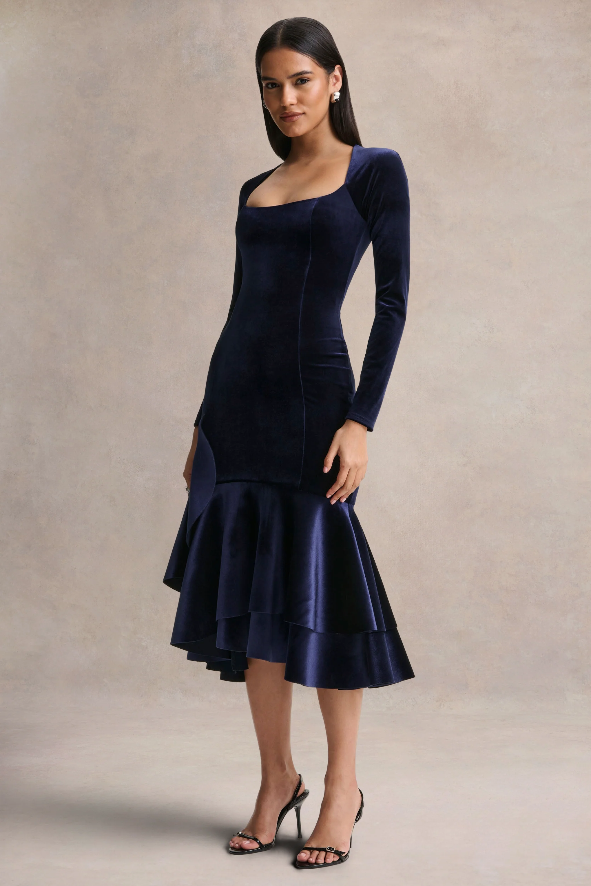 Emberlyn | Robe mi-longue sirène en velours bleu marine à encolure dégagée - Image 5