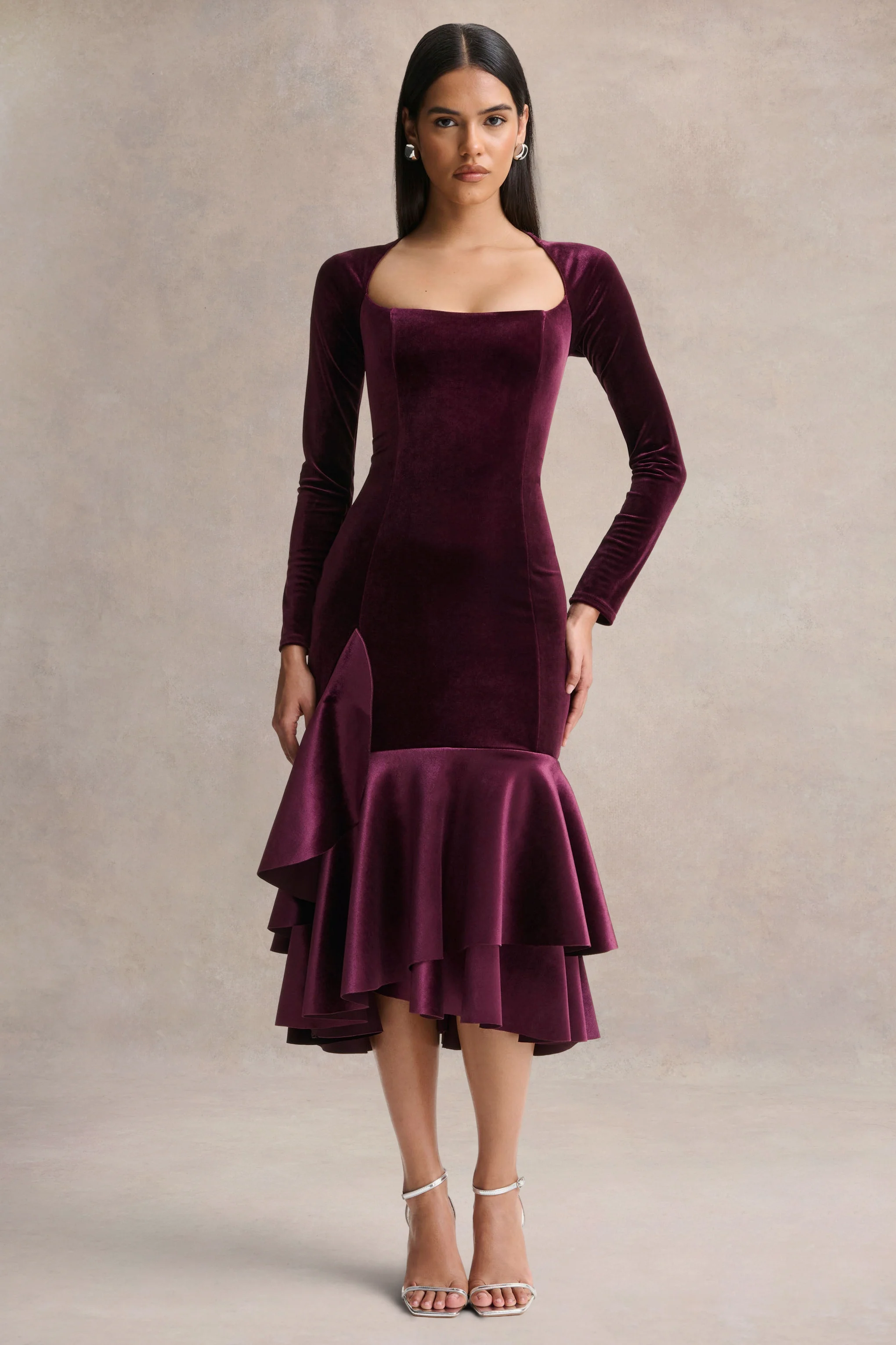 Emberlyn | Robe mi-longue sirène en velours bordeaux à encolure dégagée