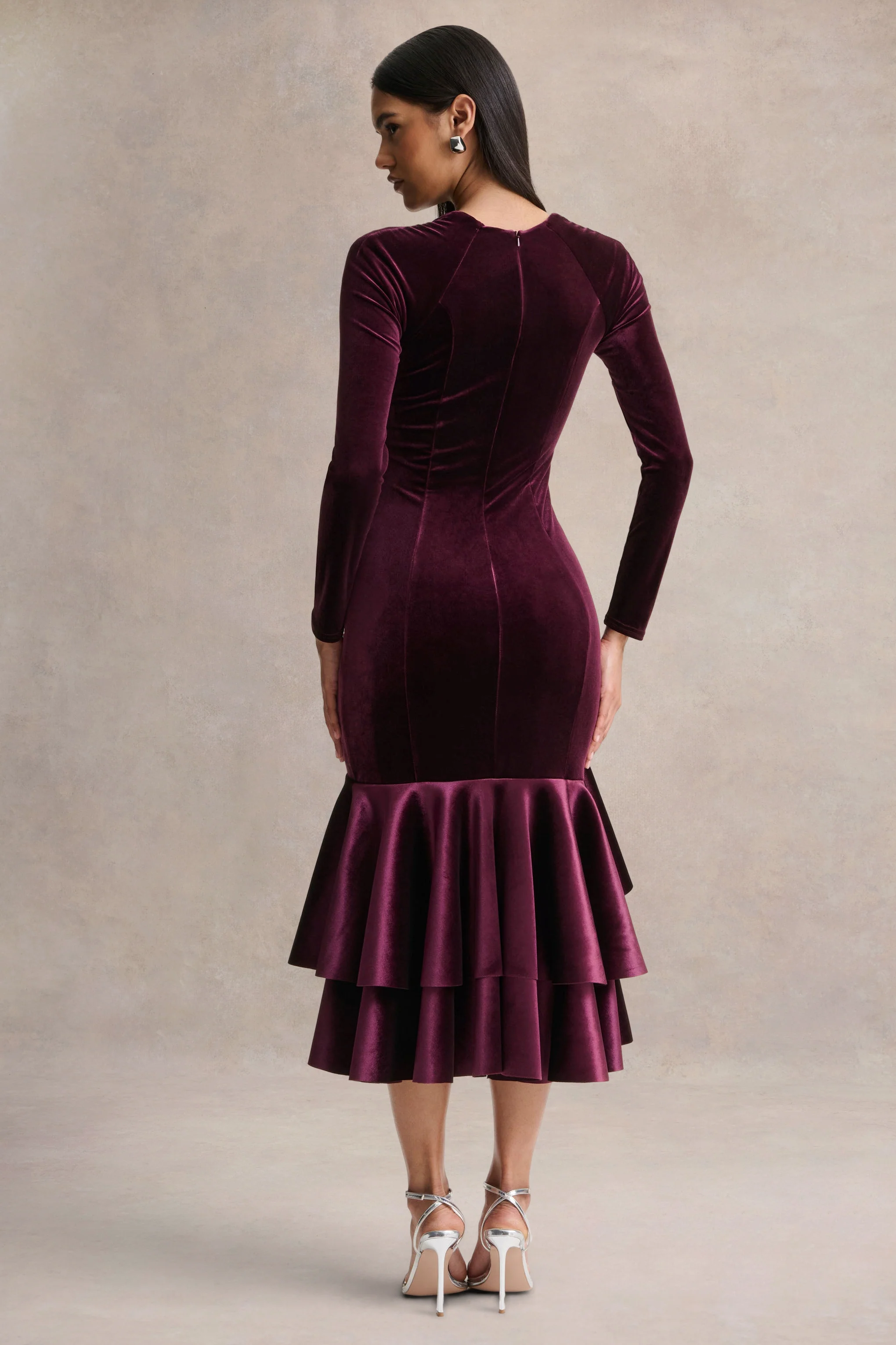 Emberlyn | Robe mi-longue sirène en velours bordeaux à encolure dégagée - Image 2