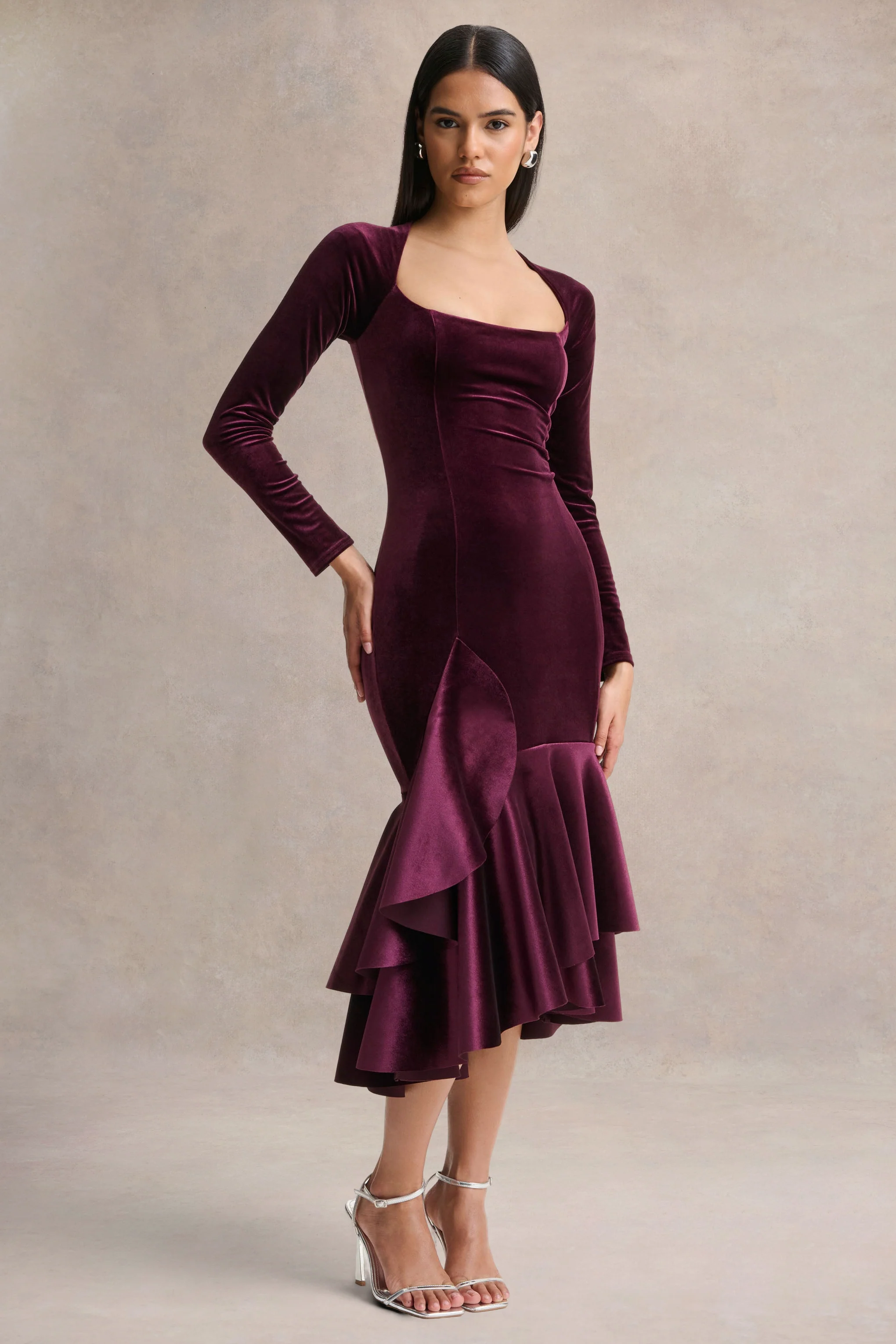 Emberlyn | Robe mi-longue sirène en velours bordeaux à encolure dégagée - Image 3