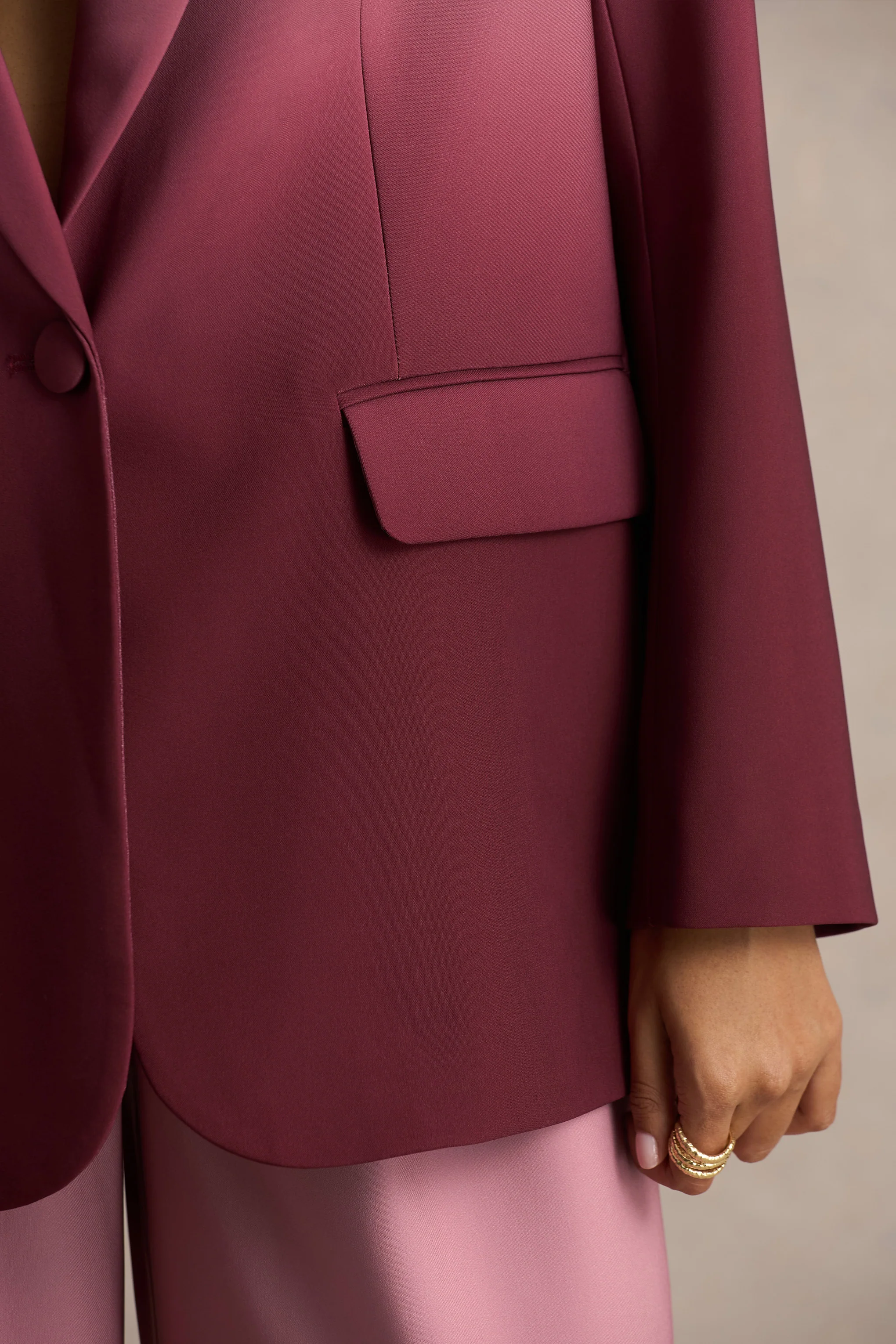 Enya | Blazer satiné ombré cerise à décolleté plongeant - Image 8