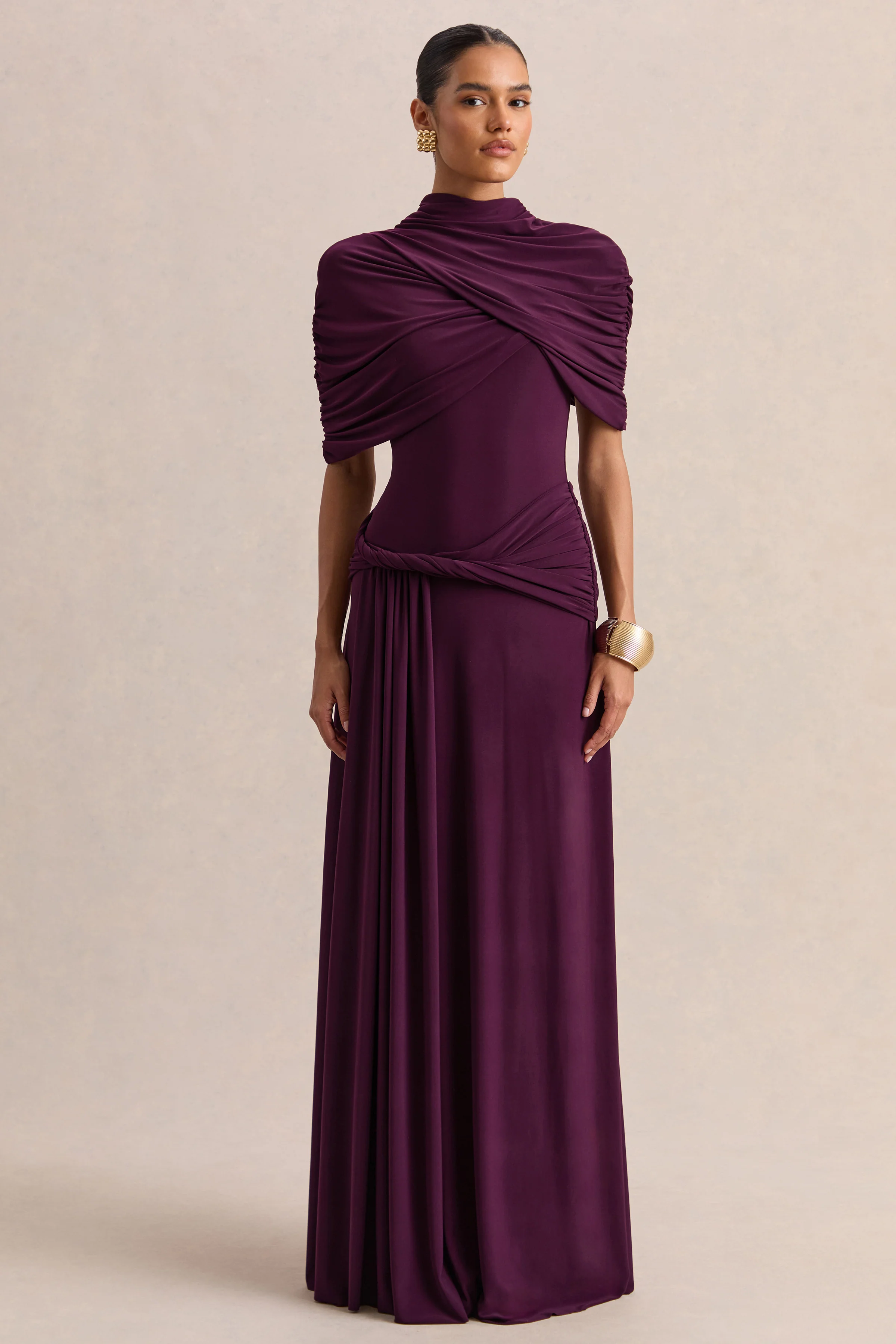 Evelisse | Robe longue prune à encolure haute avec manches cape courtes