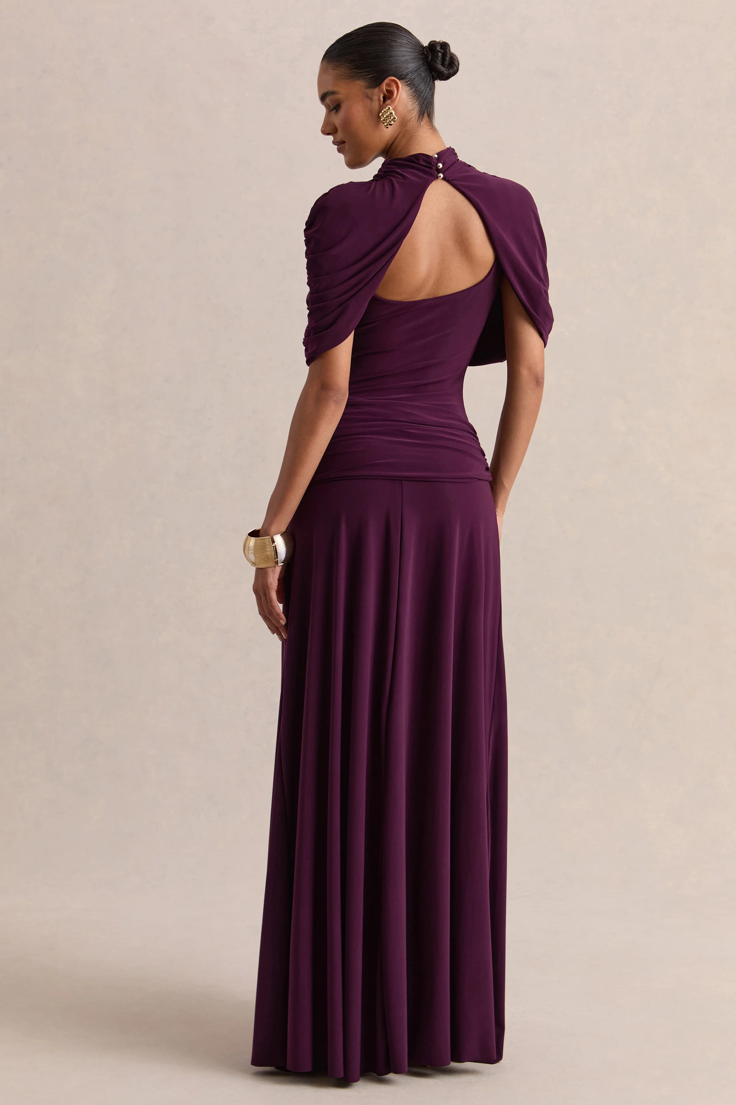 Evelisse | Robe longue prune à encolure haute avec manches cape courtes - Image 2