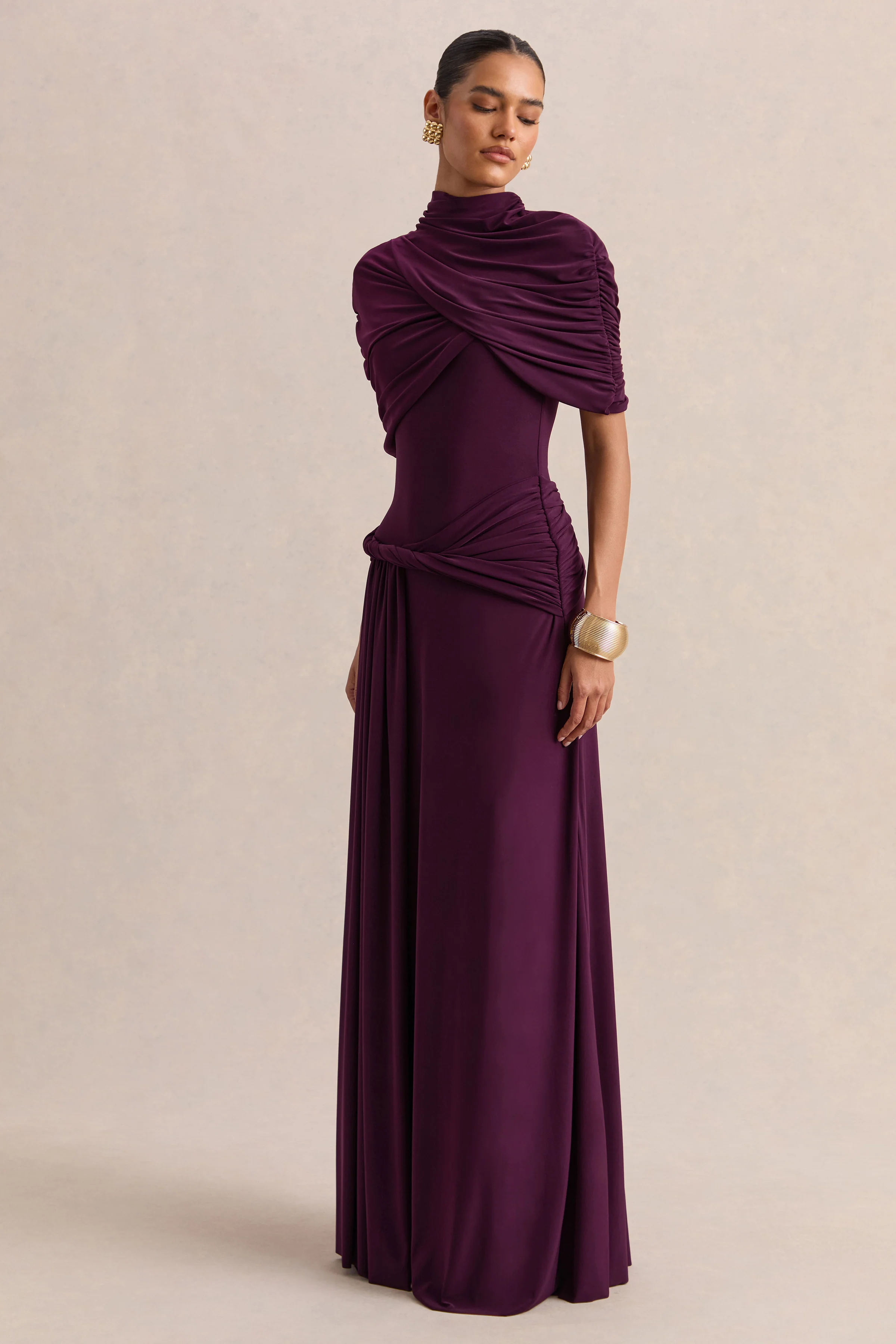 Evelisse | Robe longue prune à encolure haute avec manches cape courtes - Image 5