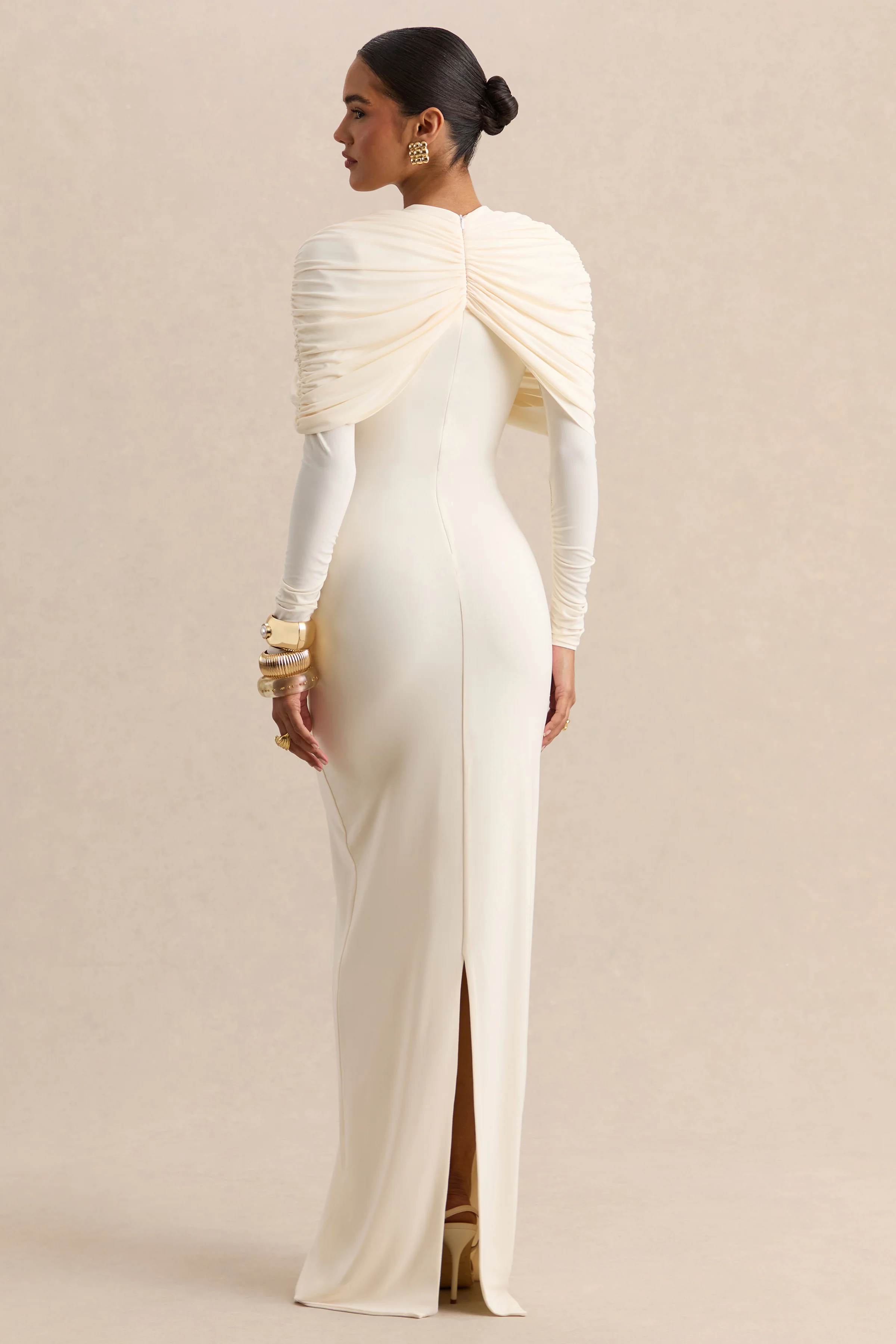 Evessa | Robe longue crème avec encolure ronde et détails froncés - Image 2