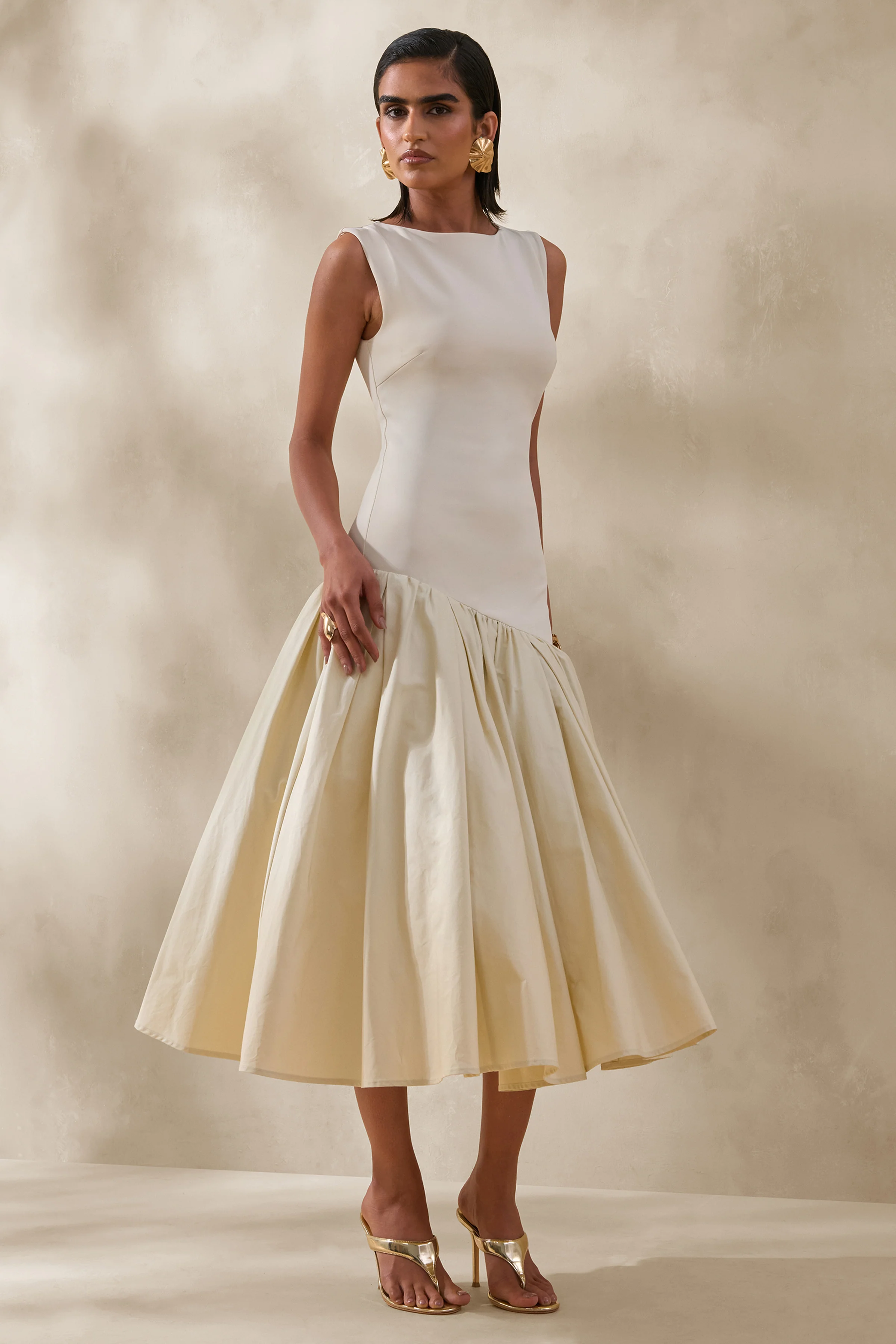 Fantasia | Robe mi-longue à décolleté bateau Crème avec taille basse asymétrique - Image 2