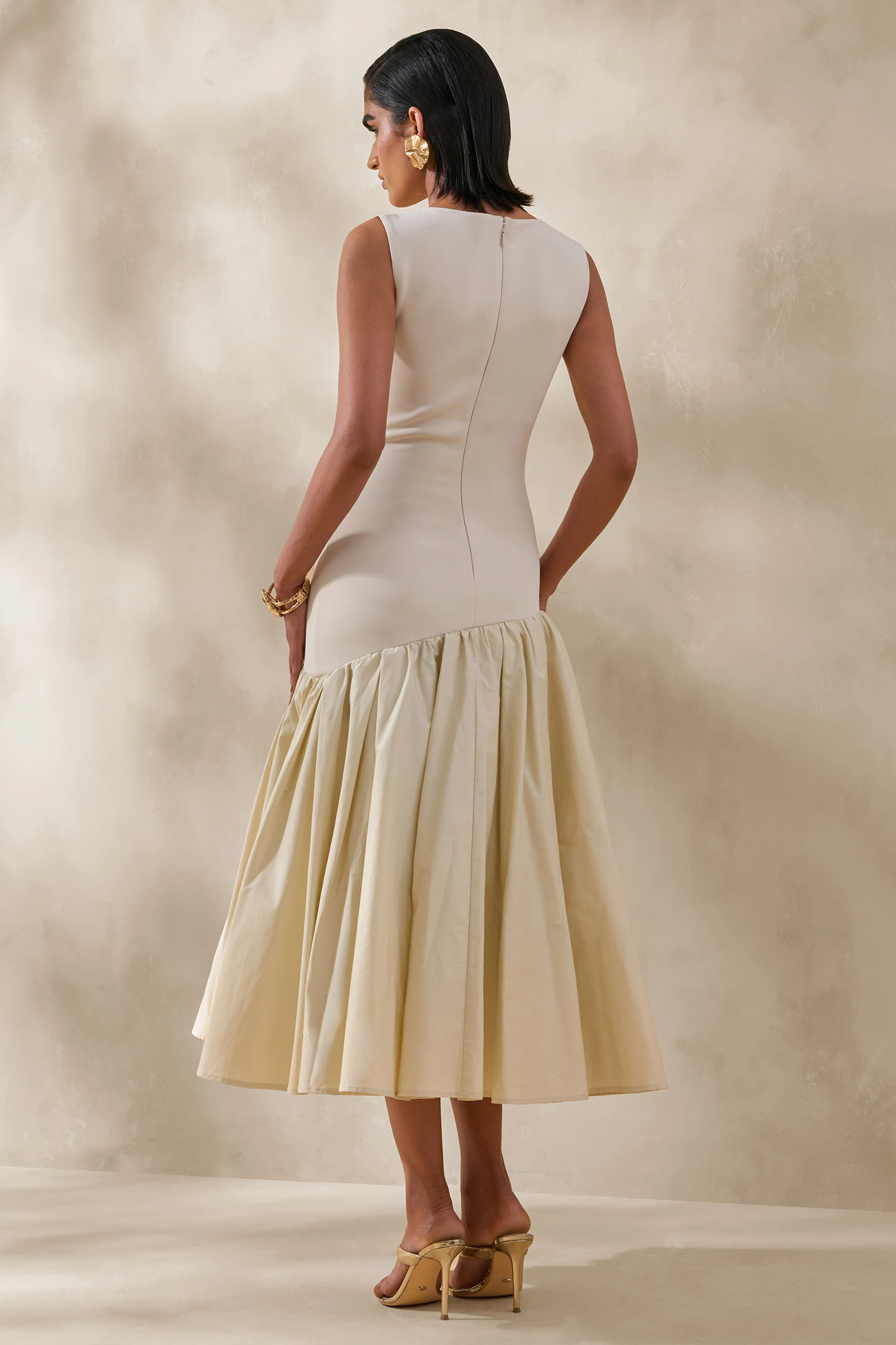 Fantasia | Robe mi-longue à décolleté bateau Crème avec taille basse asymétrique - Image 3