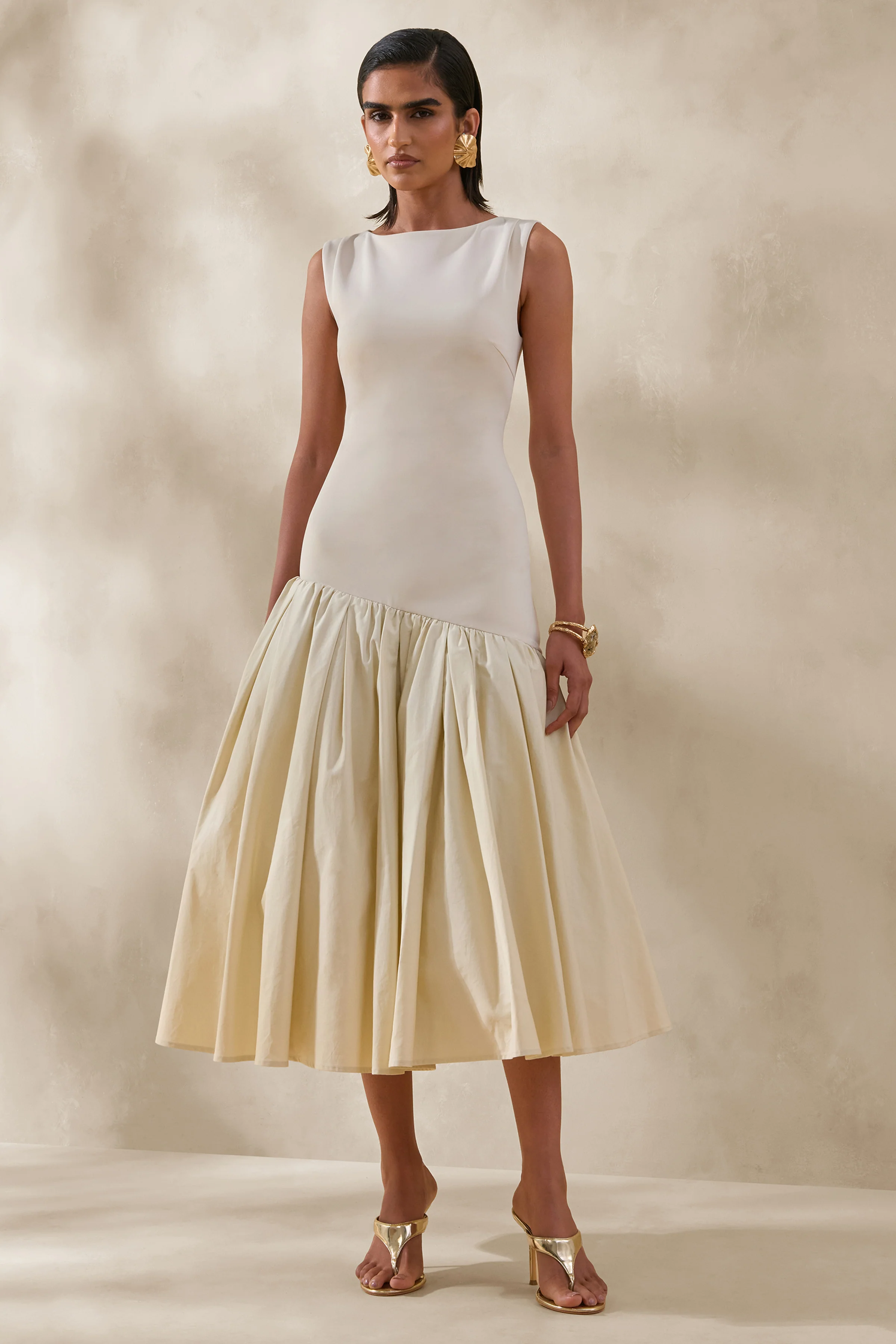 Fantasia | Robe mi-longue à décolleté bateau Crème avec taille basse asymétrique - Image 4