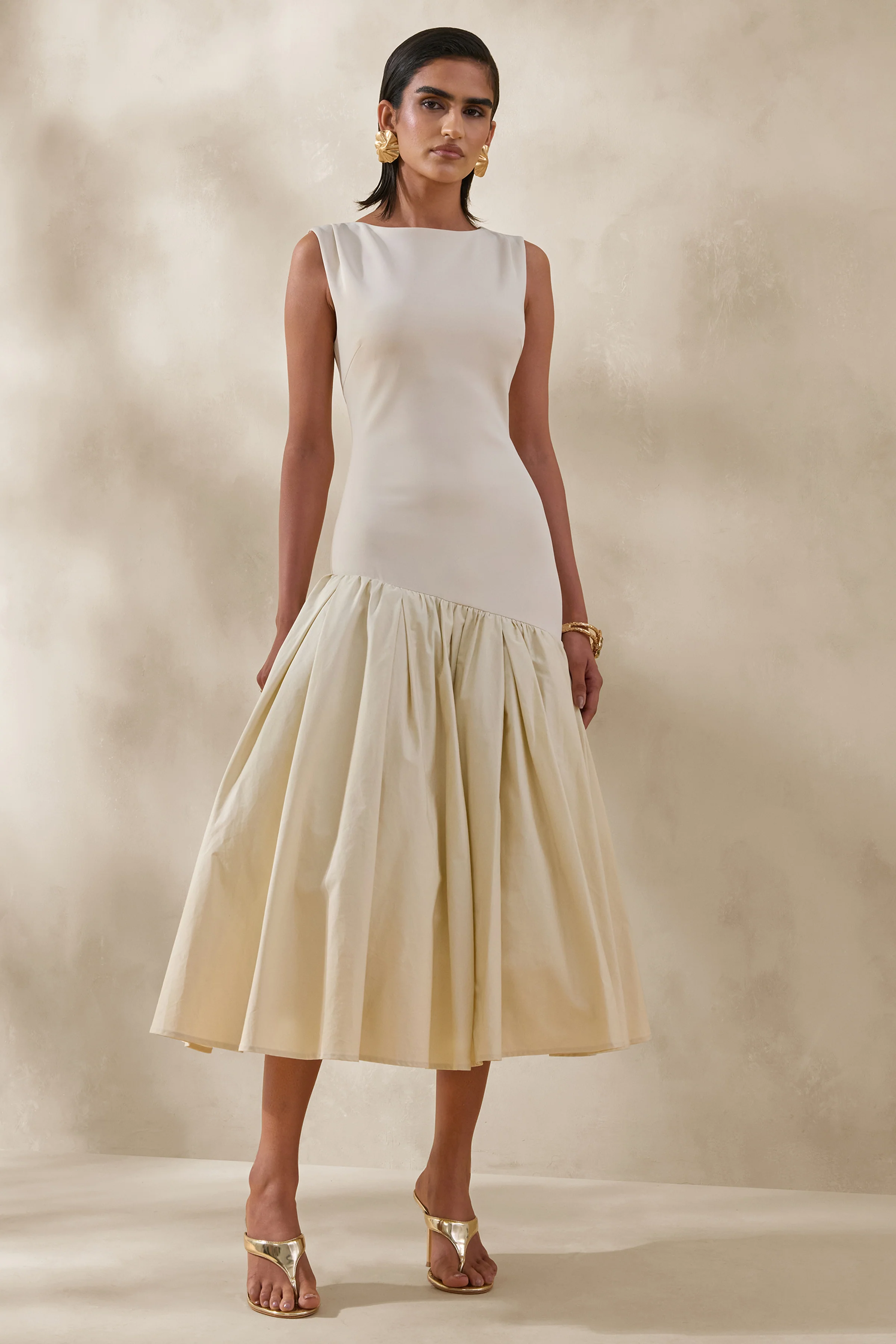 Fantasia | Robe mi-longue à décolleté bateau Crème avec taille basse asymétrique - Image 5