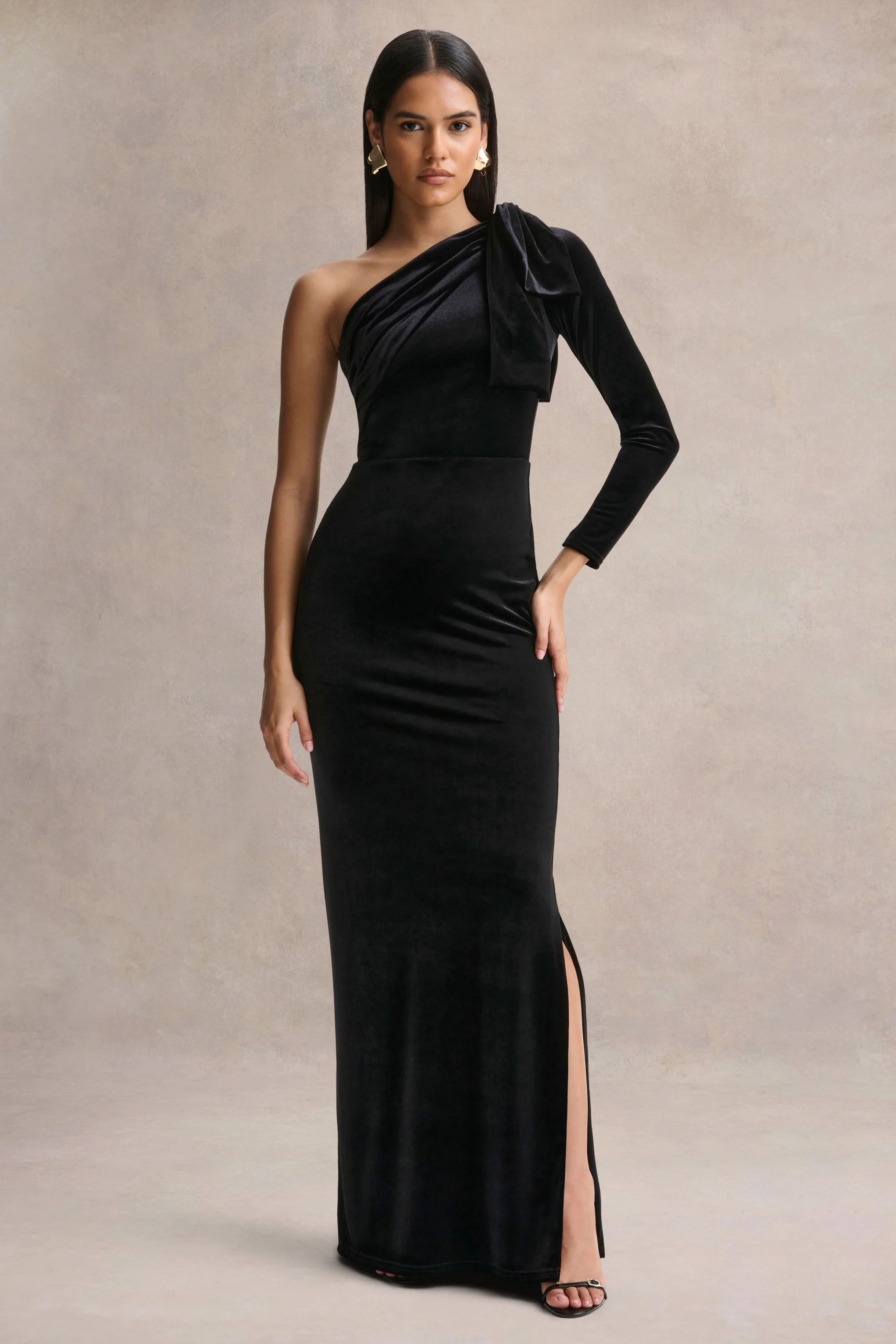 Farryn | Robe longue noire à encolure asymétrique avec détail nœud