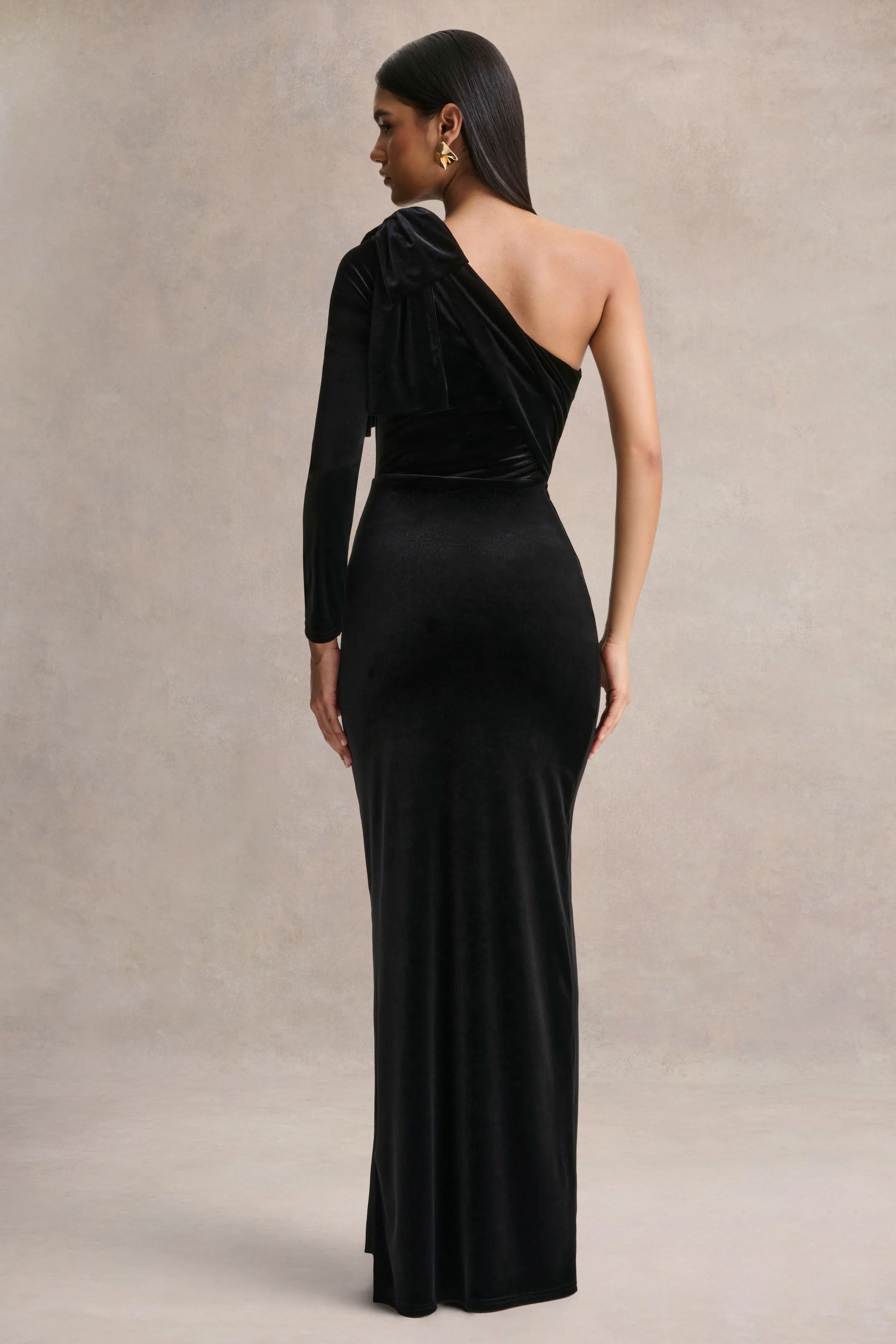 Farryn | Robe longue noire à encolure asymétrique avec détail nœud - Image 2