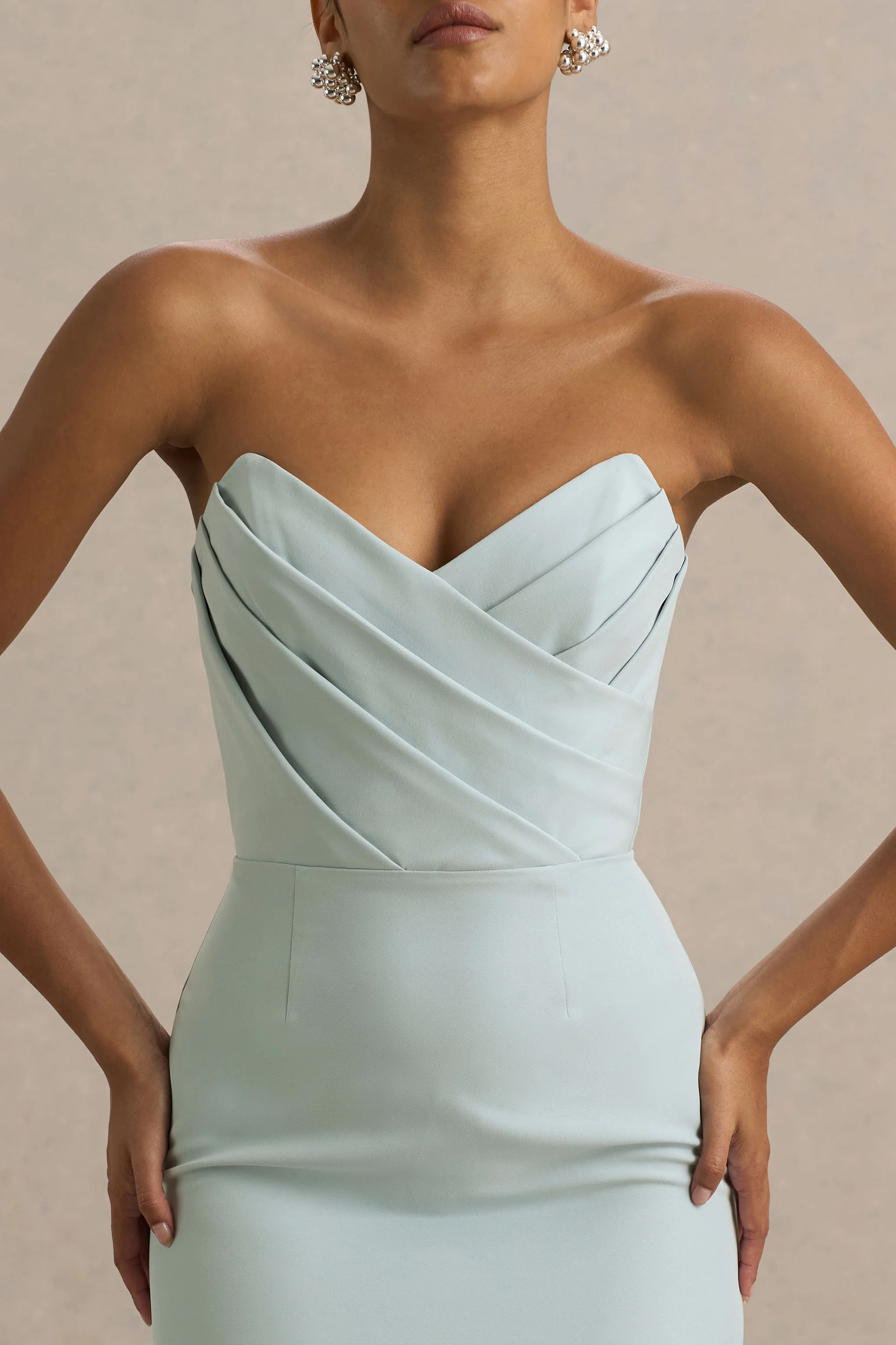 Fierce | Robe longue asymétrique bleu poudre avec détails froncés - Image 5