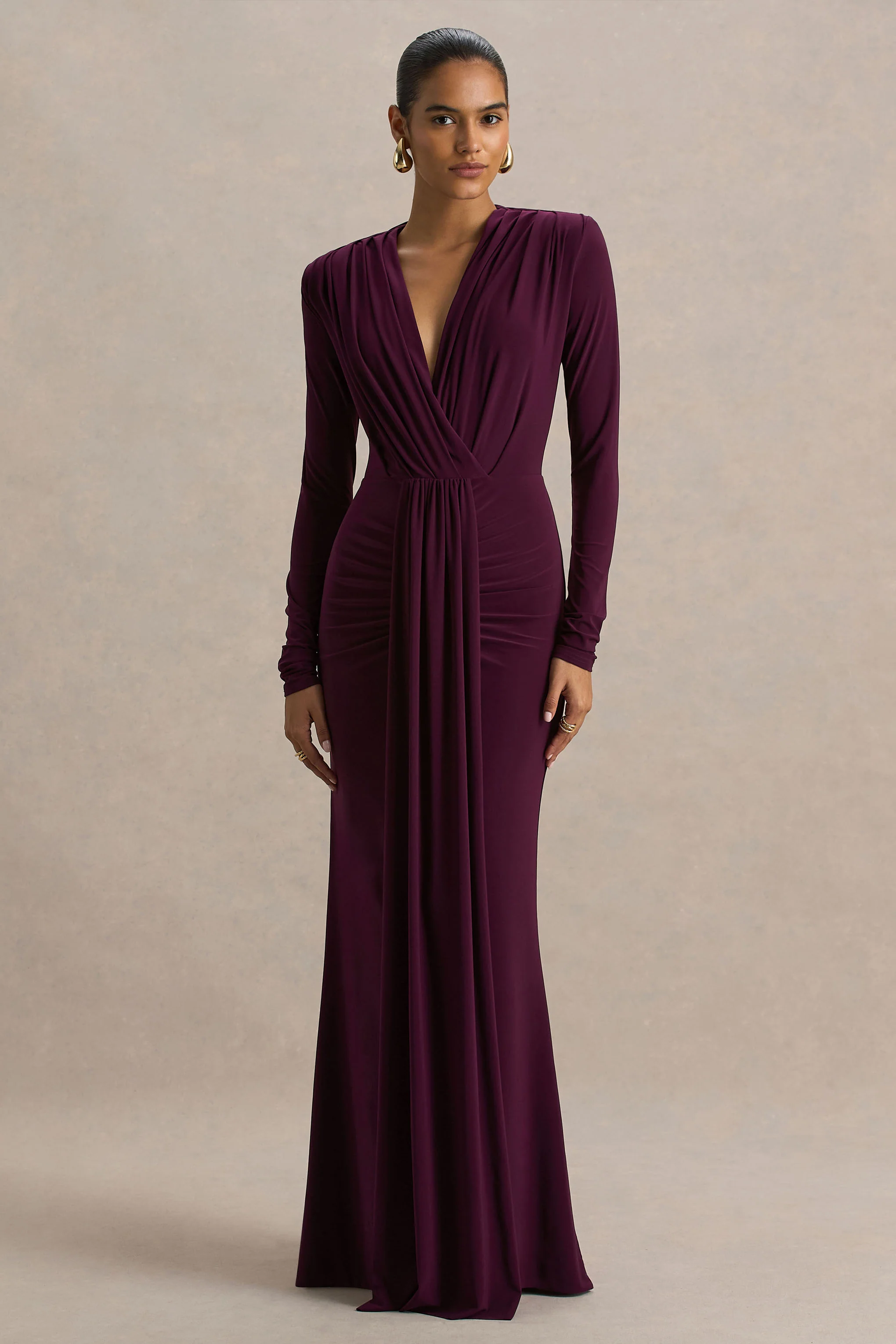 Flashy | Robe longue bordeaux à encolure plongeante avec détails froncés