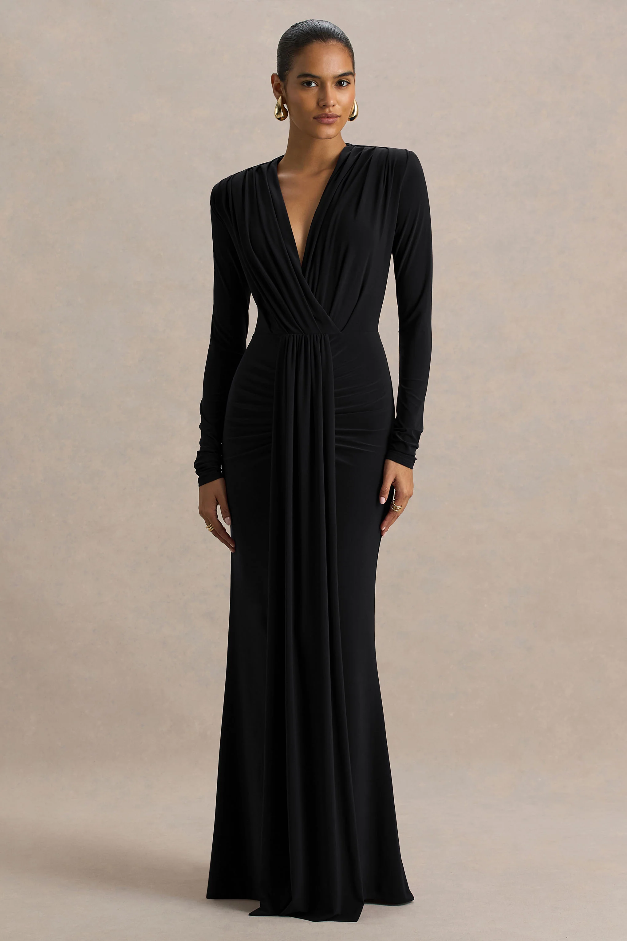 Flashy | Robe longue noire à décolleté plongeant avec détails froncés - Image 4