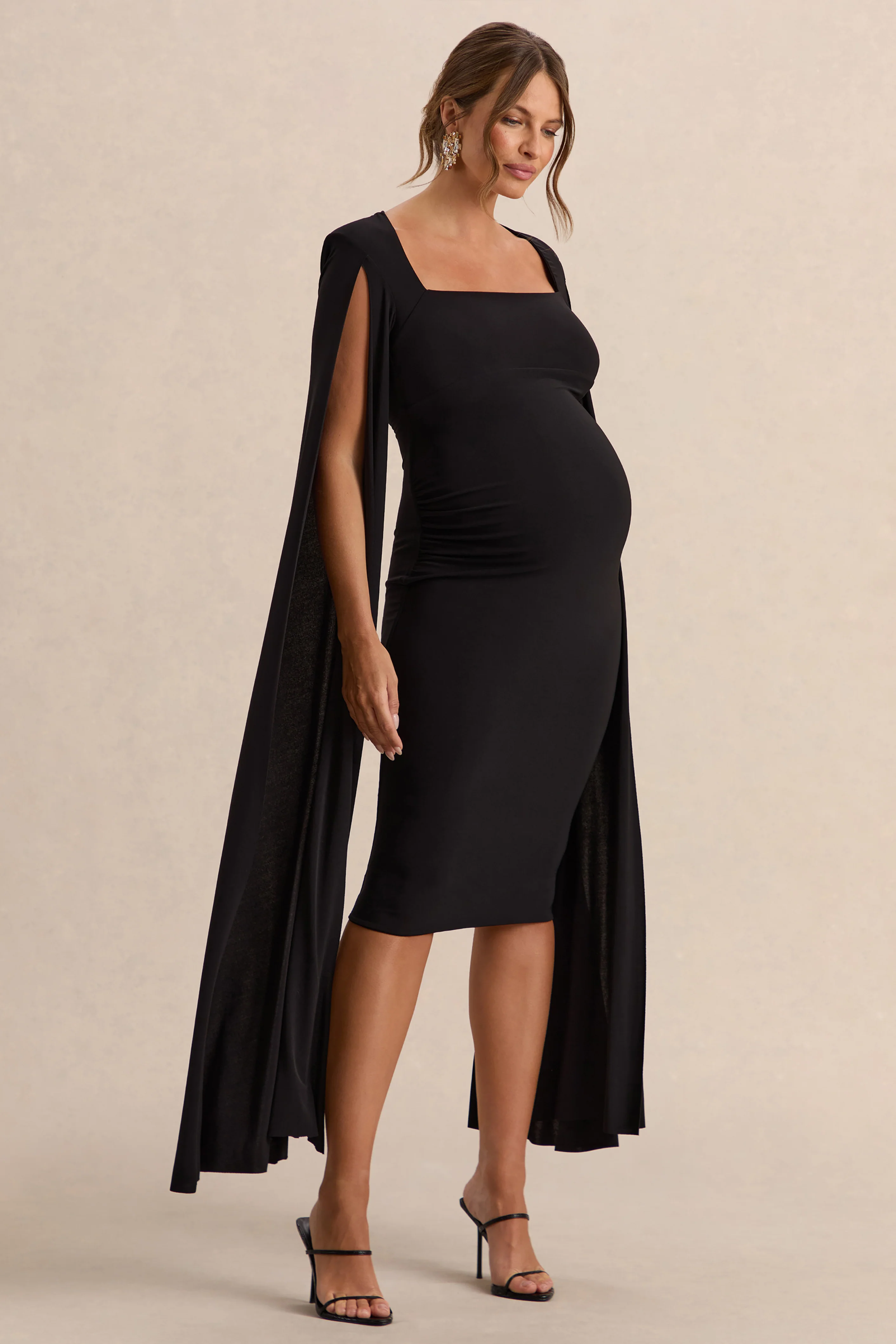 Flawless | Robe de maternité mi-longue noire à décolleté carré et manches cape - Image 5