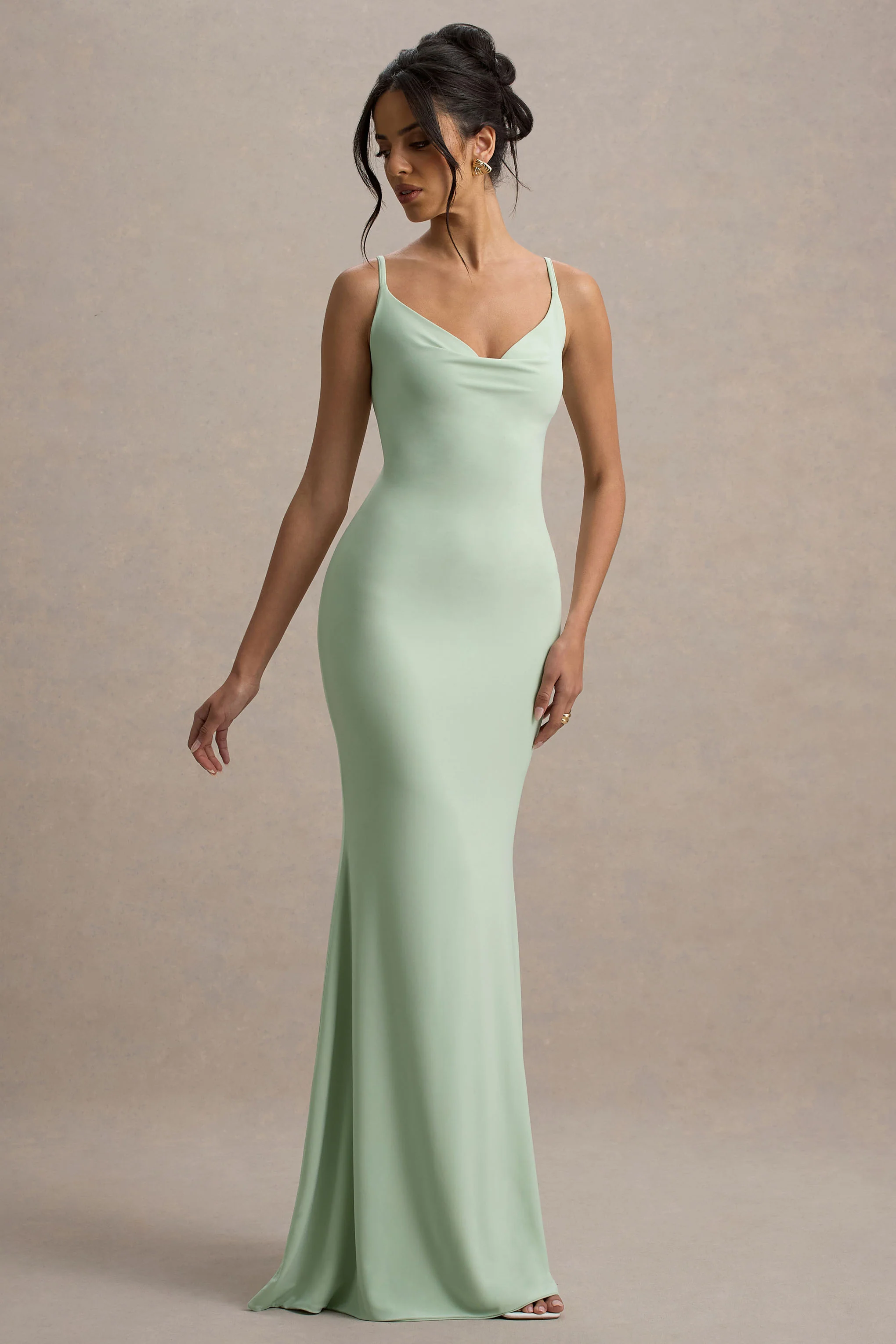 Francoise | Robe longue vert clair à col bénitier et dos nu avec dentelle - Image 4