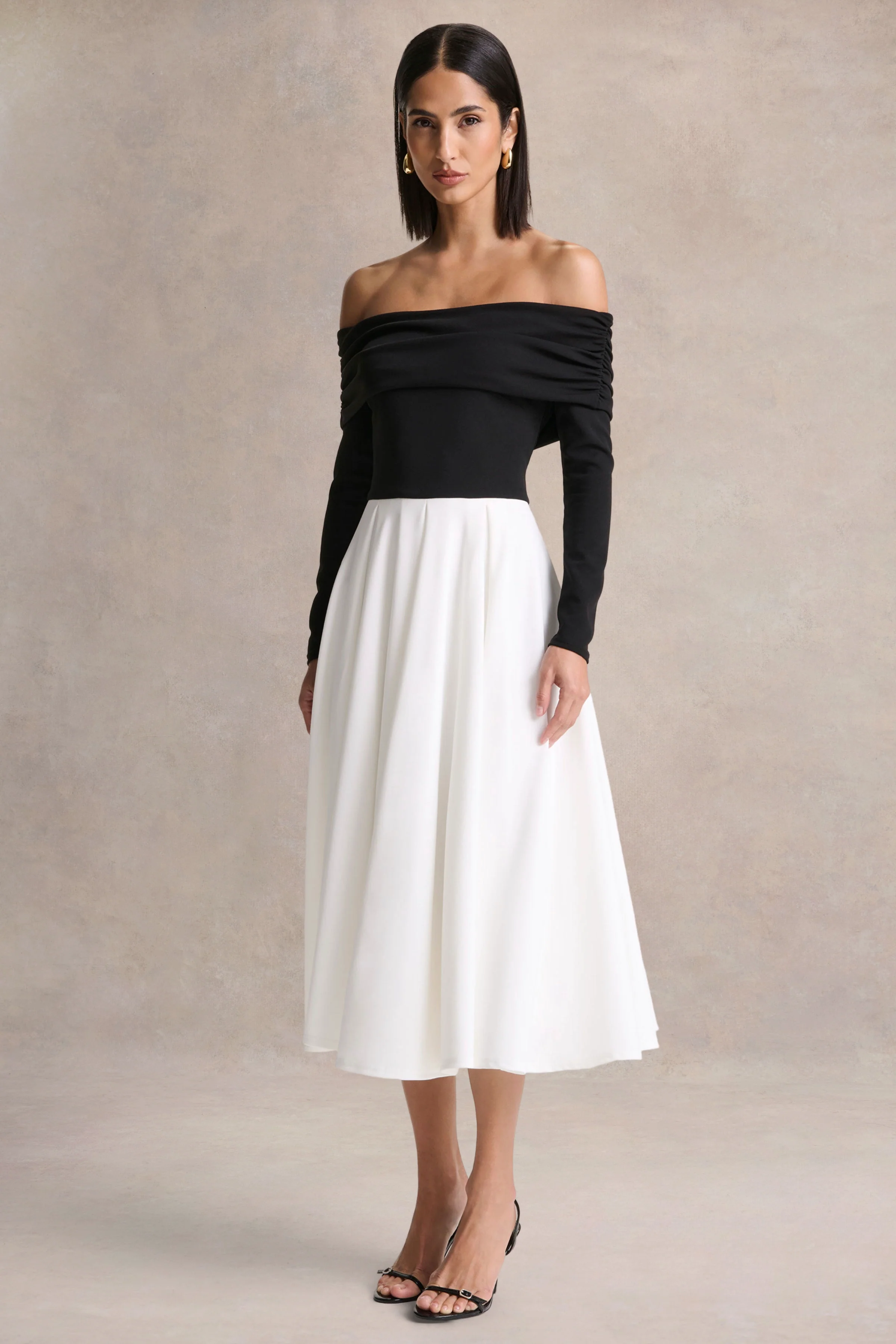 Frederica | Robe mi-longue noire et blanche à encolure bardot