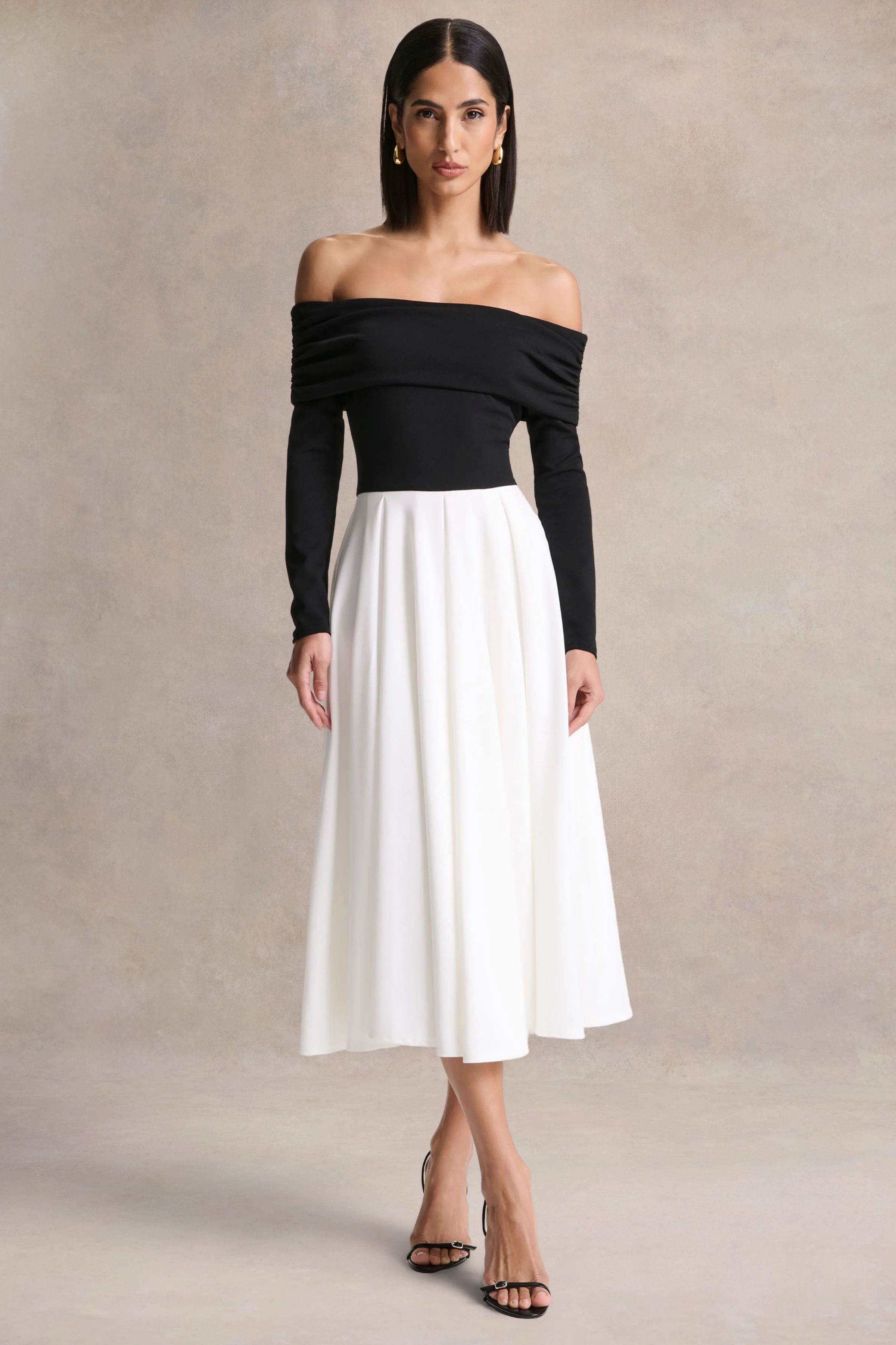 Frederica | Robe mi-longue noire et blanche à encolure bardot - Image 5