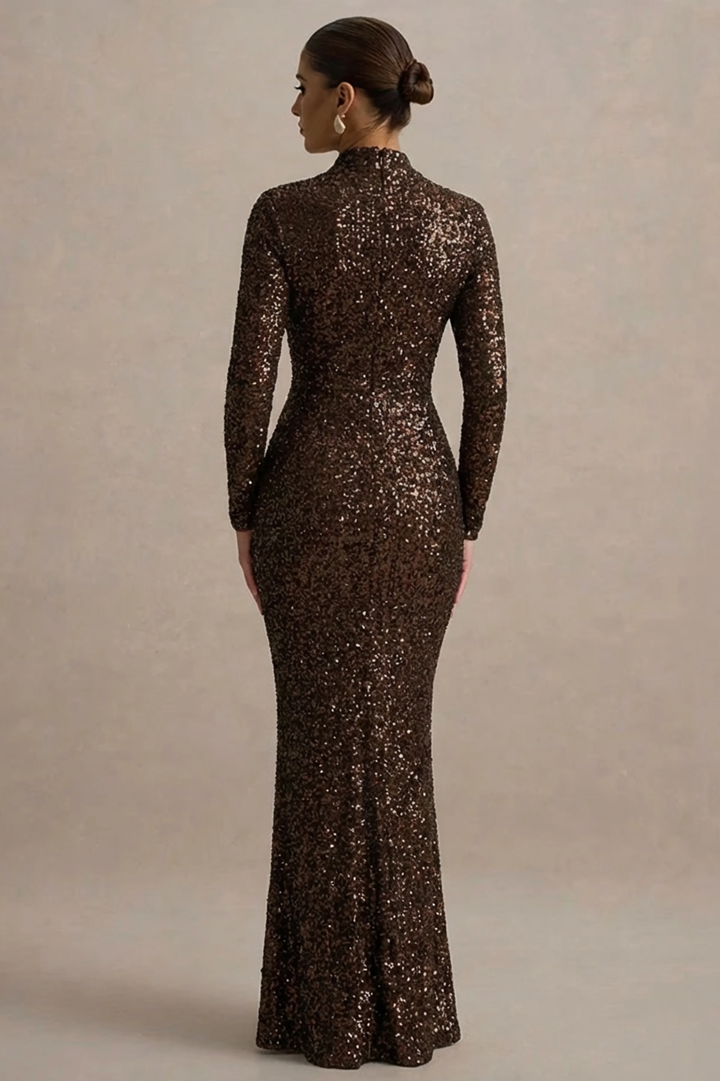 Galaxy | Robe longue marron en sequins à col roulé et manches longues - Image 2