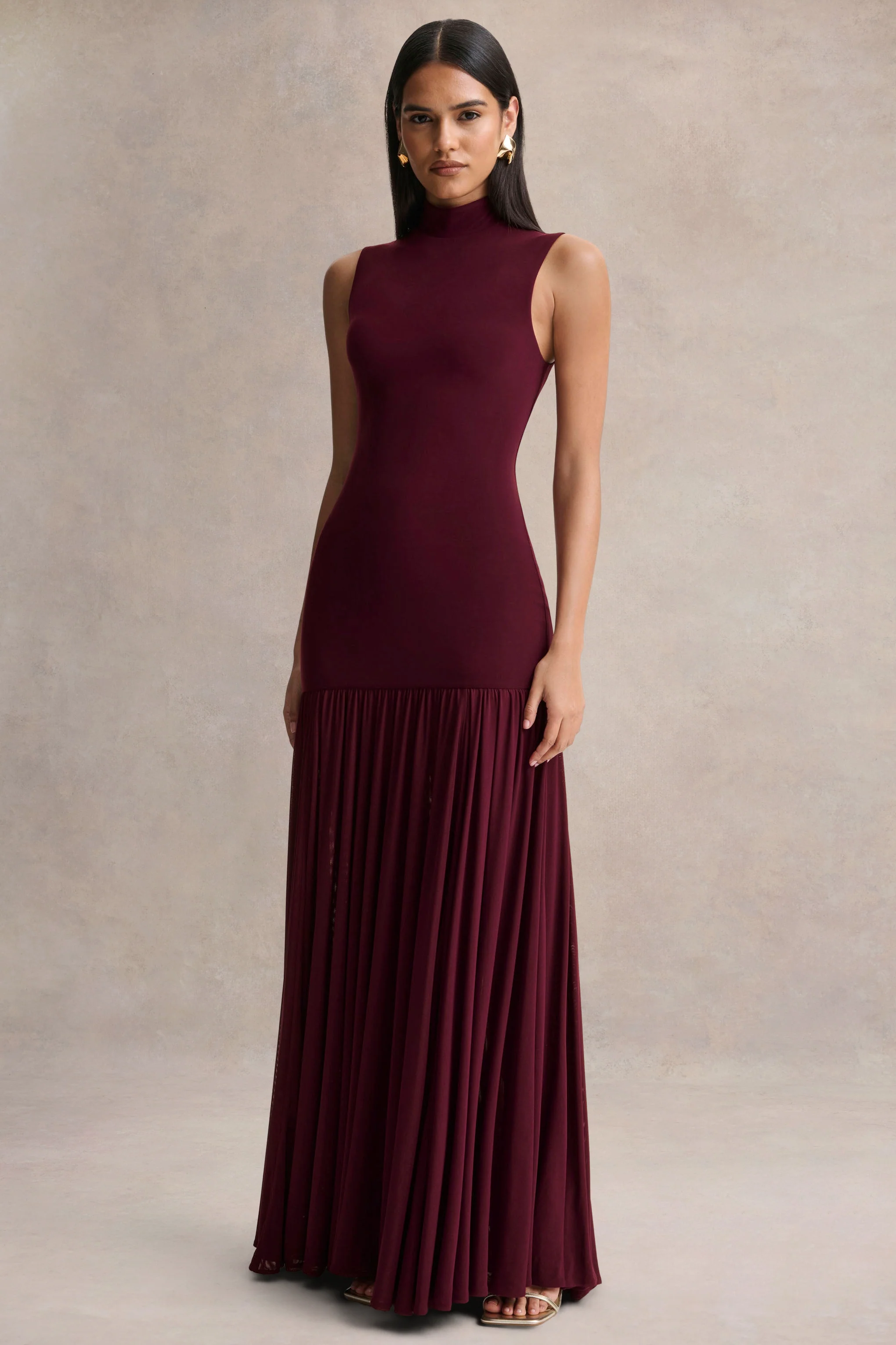 Gigi | Robe longue bordeaux à col montant avec taille basse et jupe transparente - Image 5