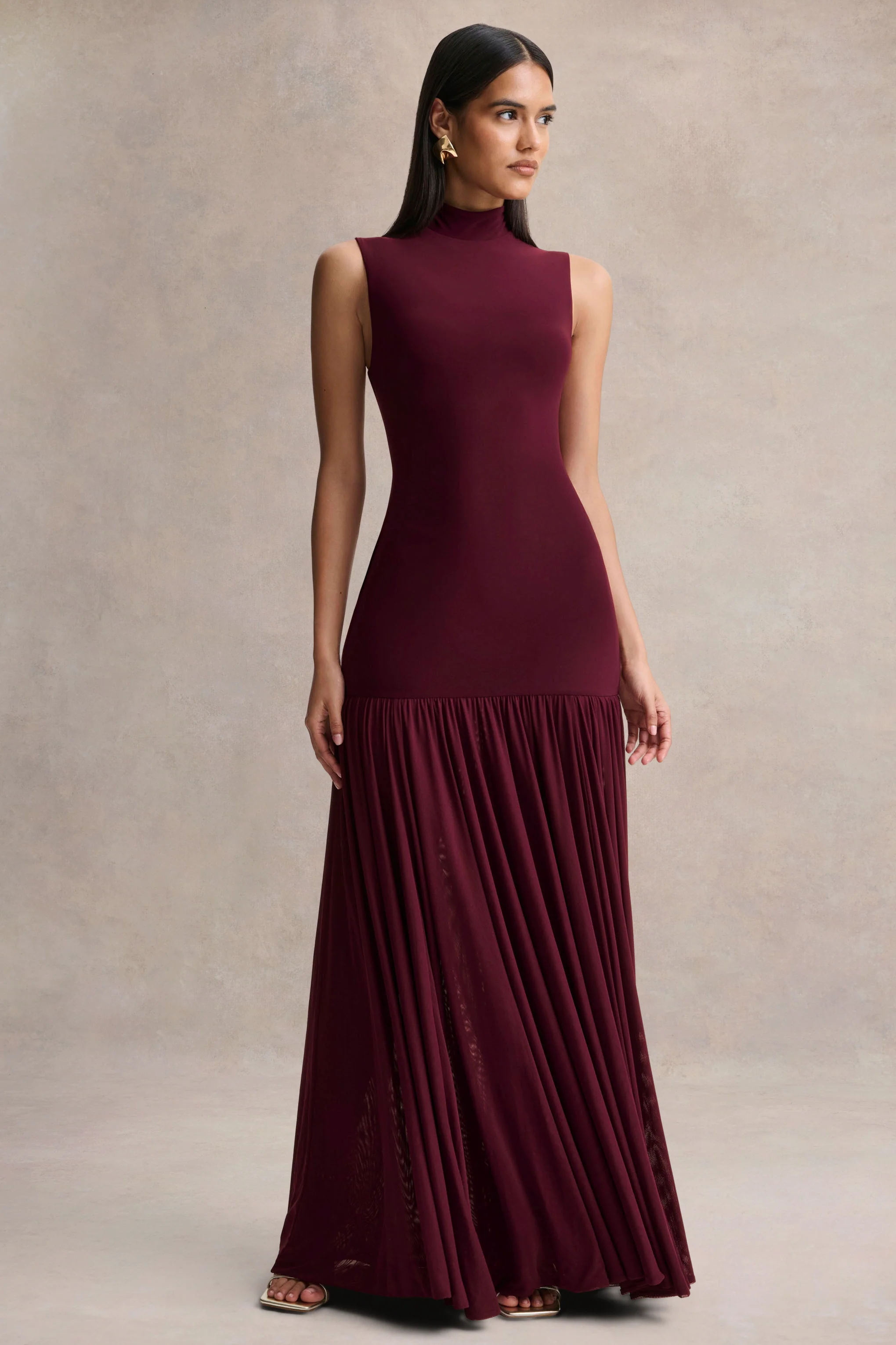 Gigi | Robe longue bordeaux à col montant avec taille basse et jupe transparente - Image 6