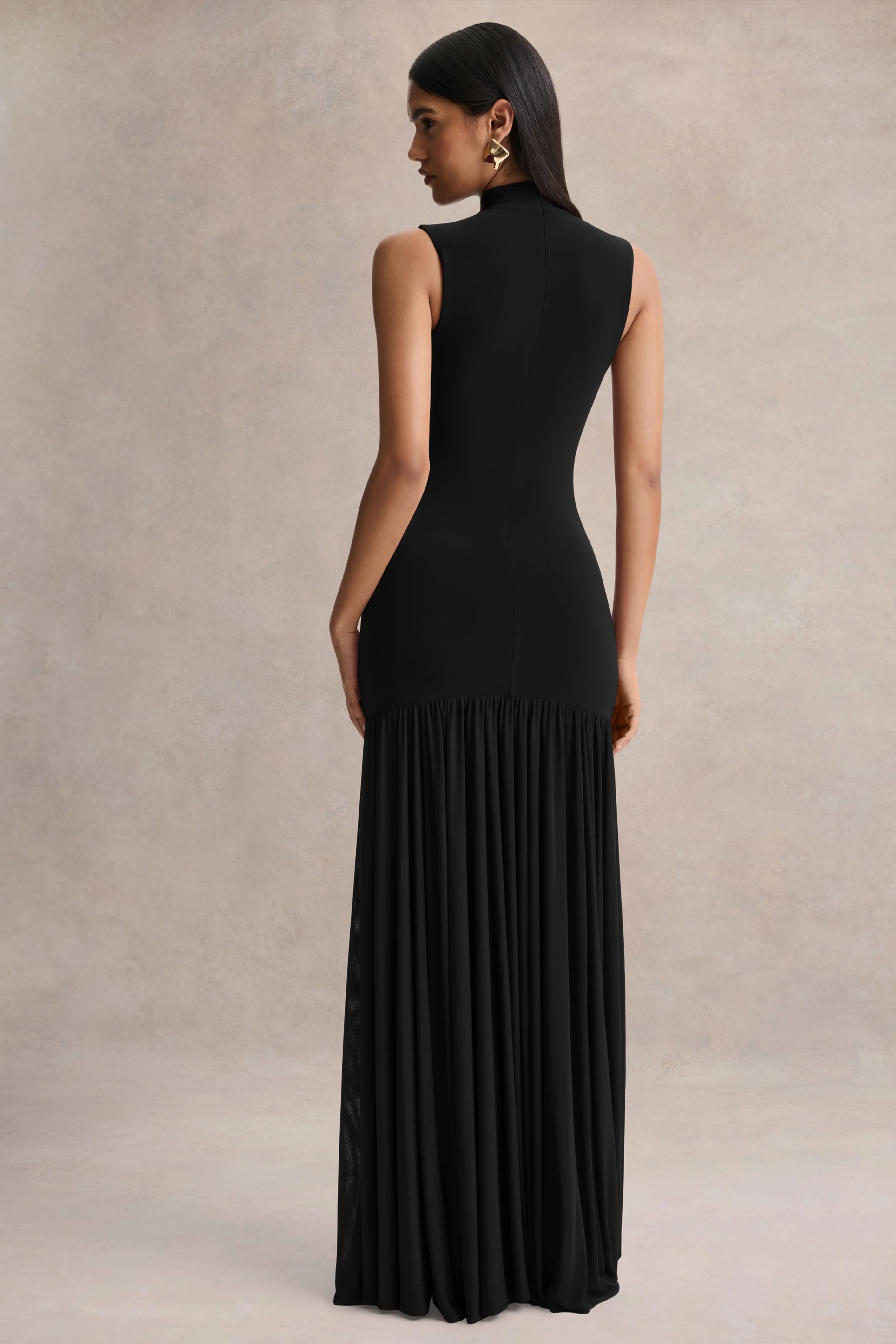 Gigi | Robe longue noire à col montant avec taille basse et jupe transparente - Image 2