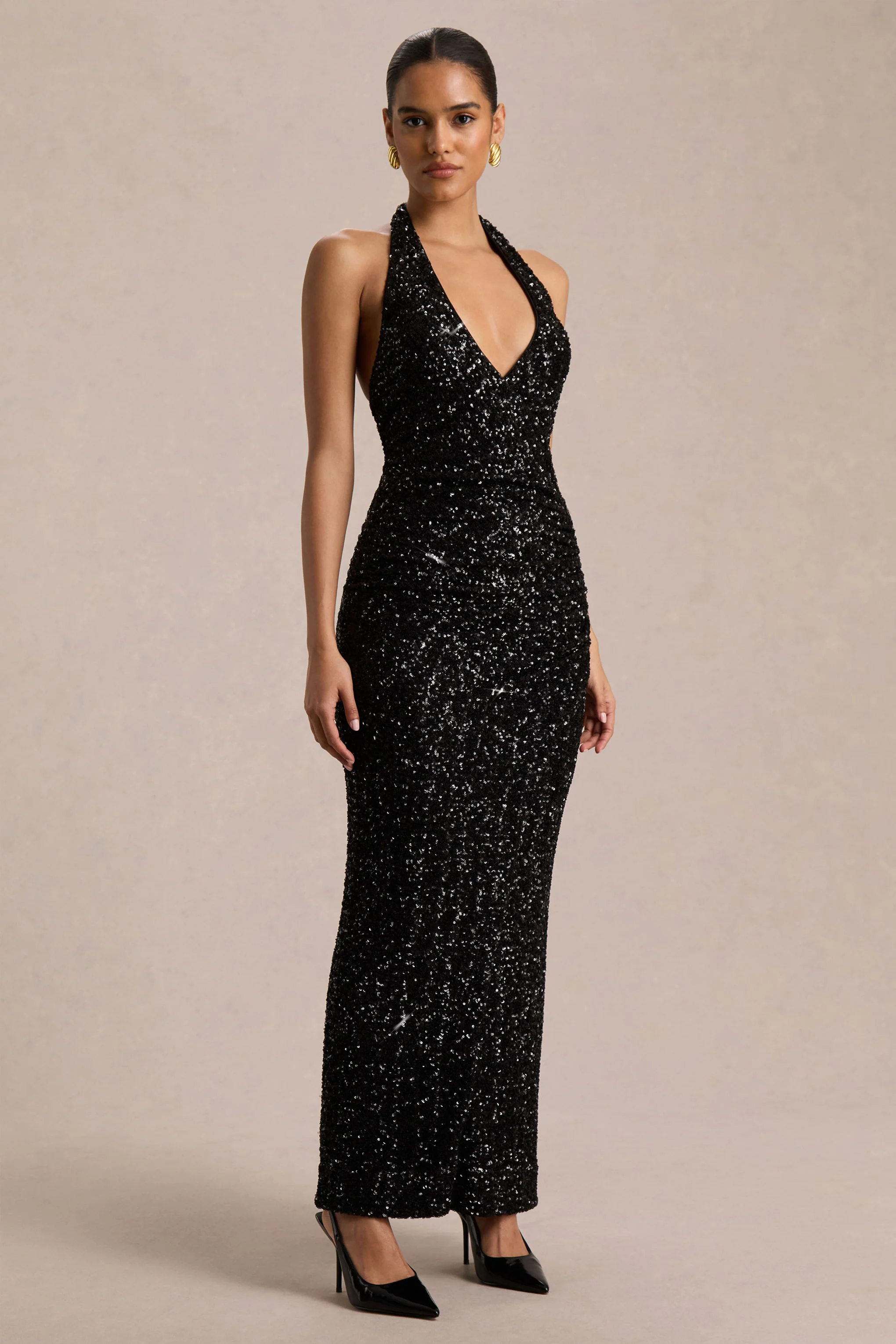 Gio | Robe longue portefeuille en sequins noire à décolleté plongeant et détails froncés - Image 4