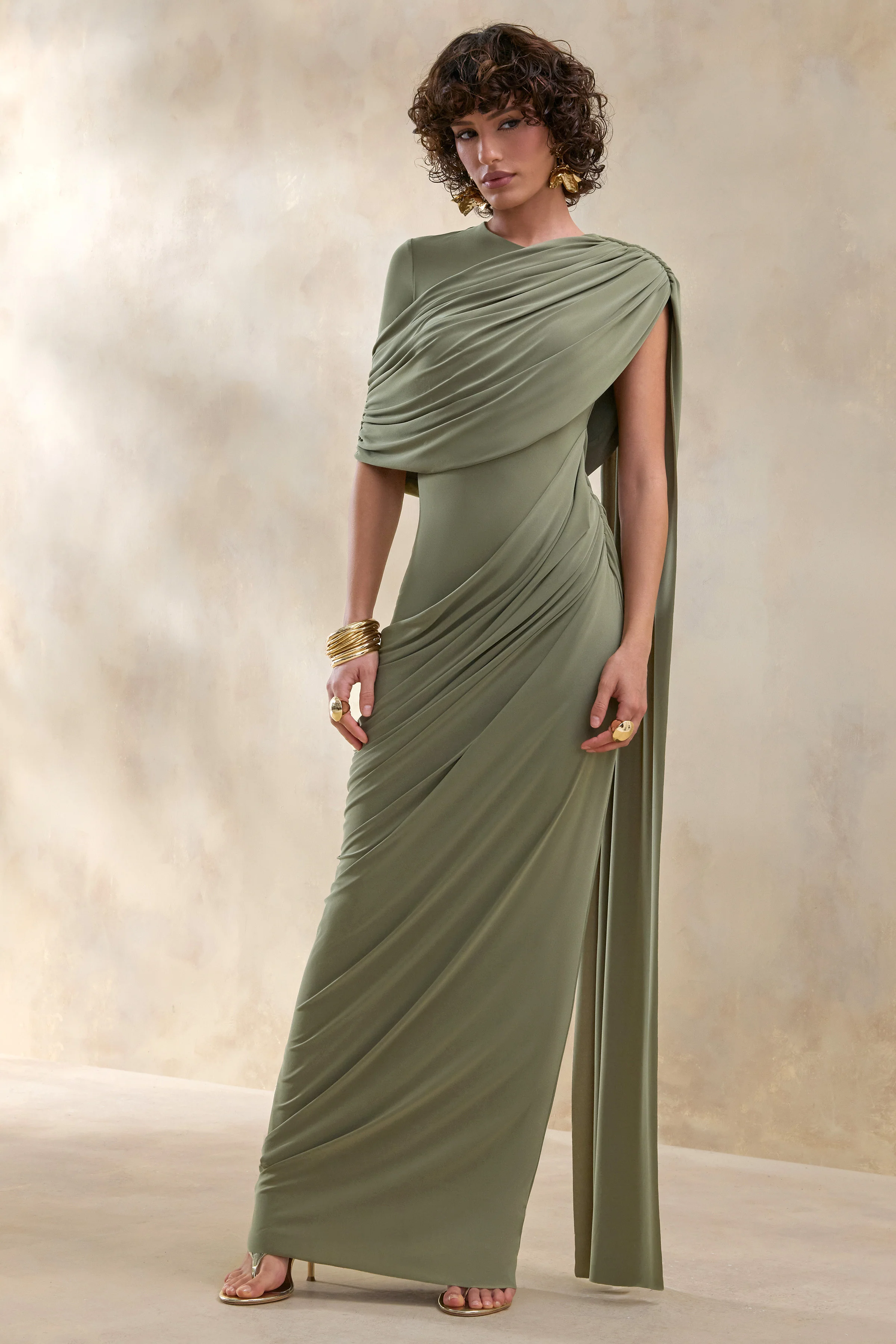 Gisara | Robe longue olive à encolure haute avec ceinture fluide et détails drapés - Image 4