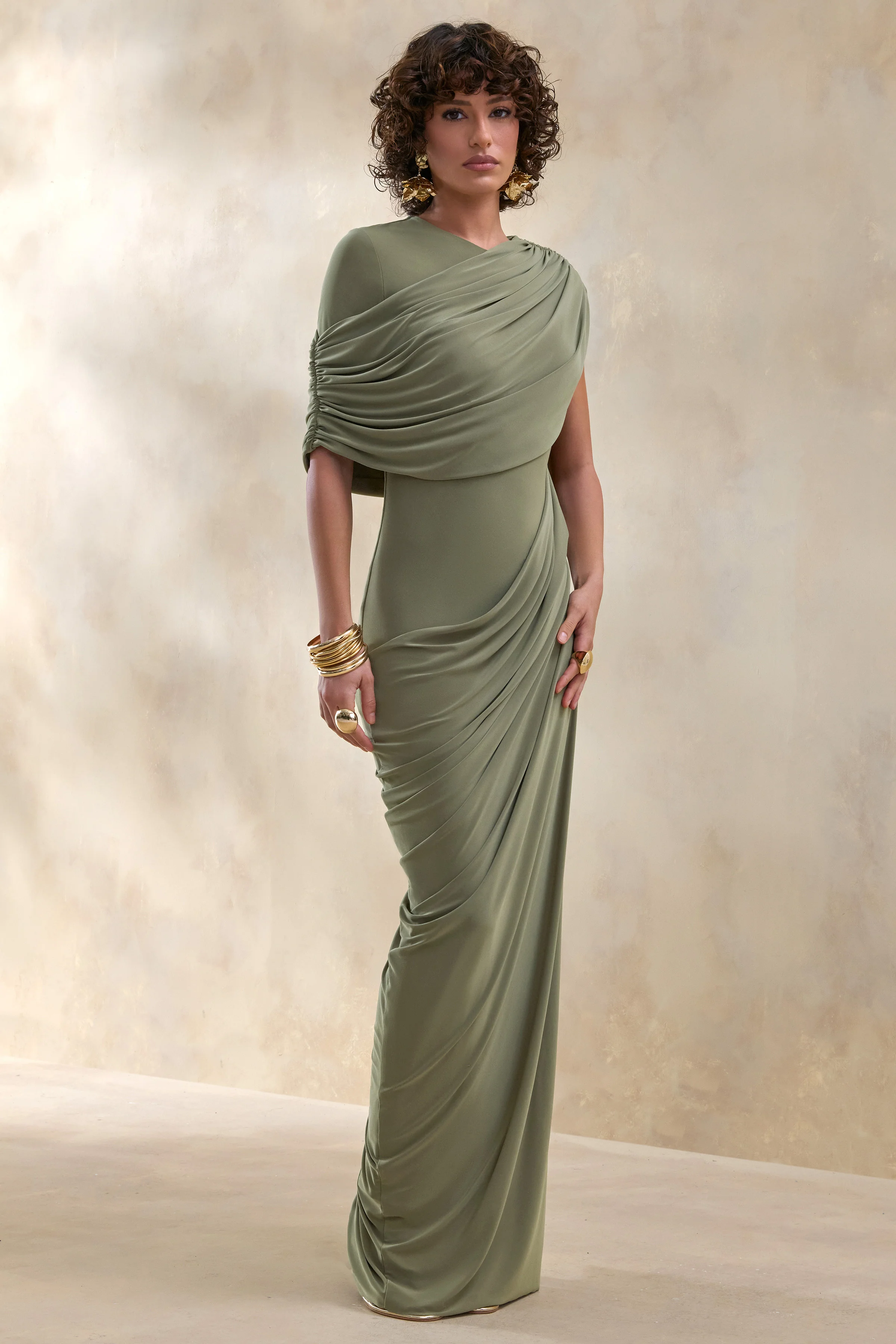 Gisara | Robe longue olive à encolure haute avec ceinture fluide et détails drapés - Image 5