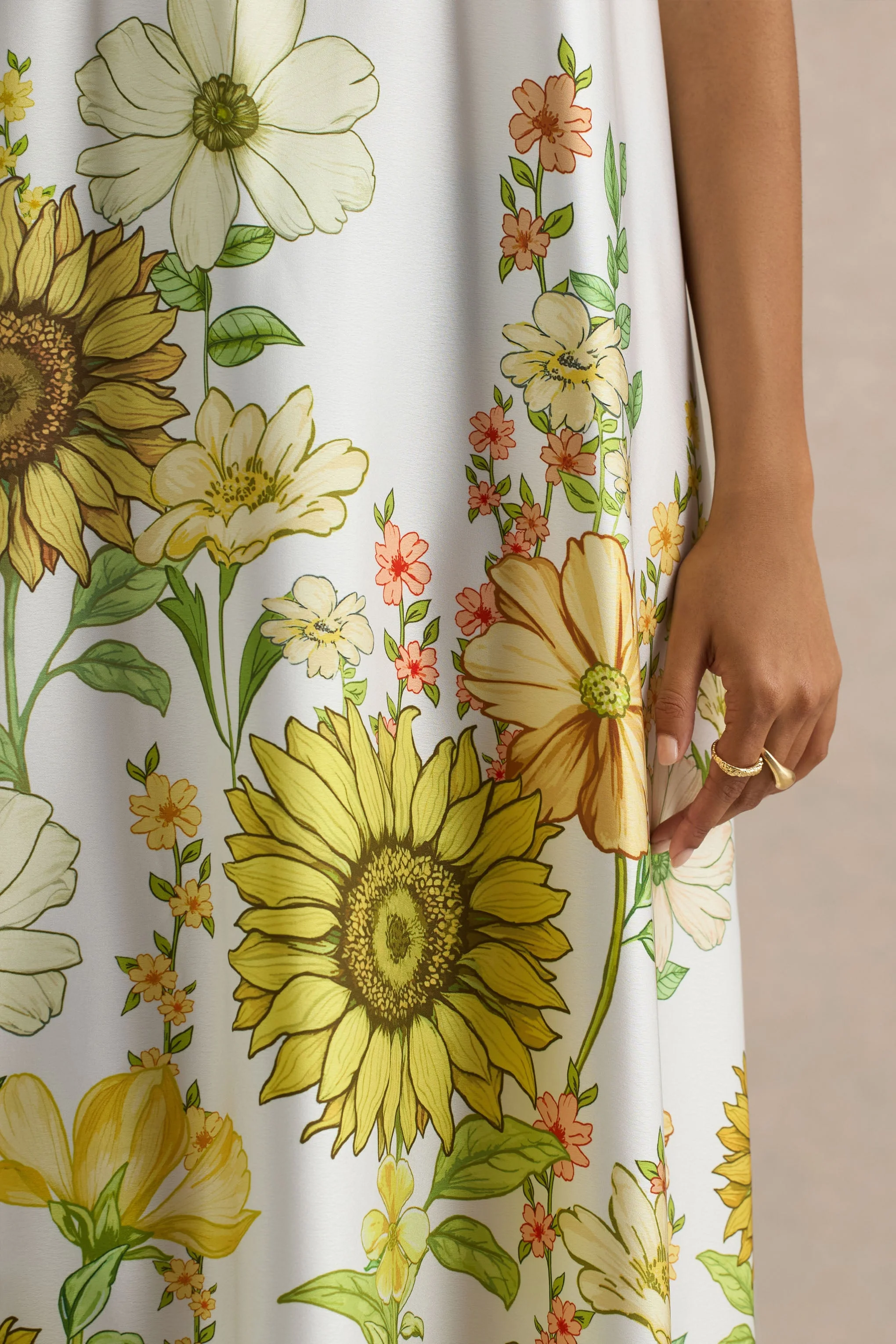 Glide | Robe longue en satin à col montant et imprimé tournesol - Image 6