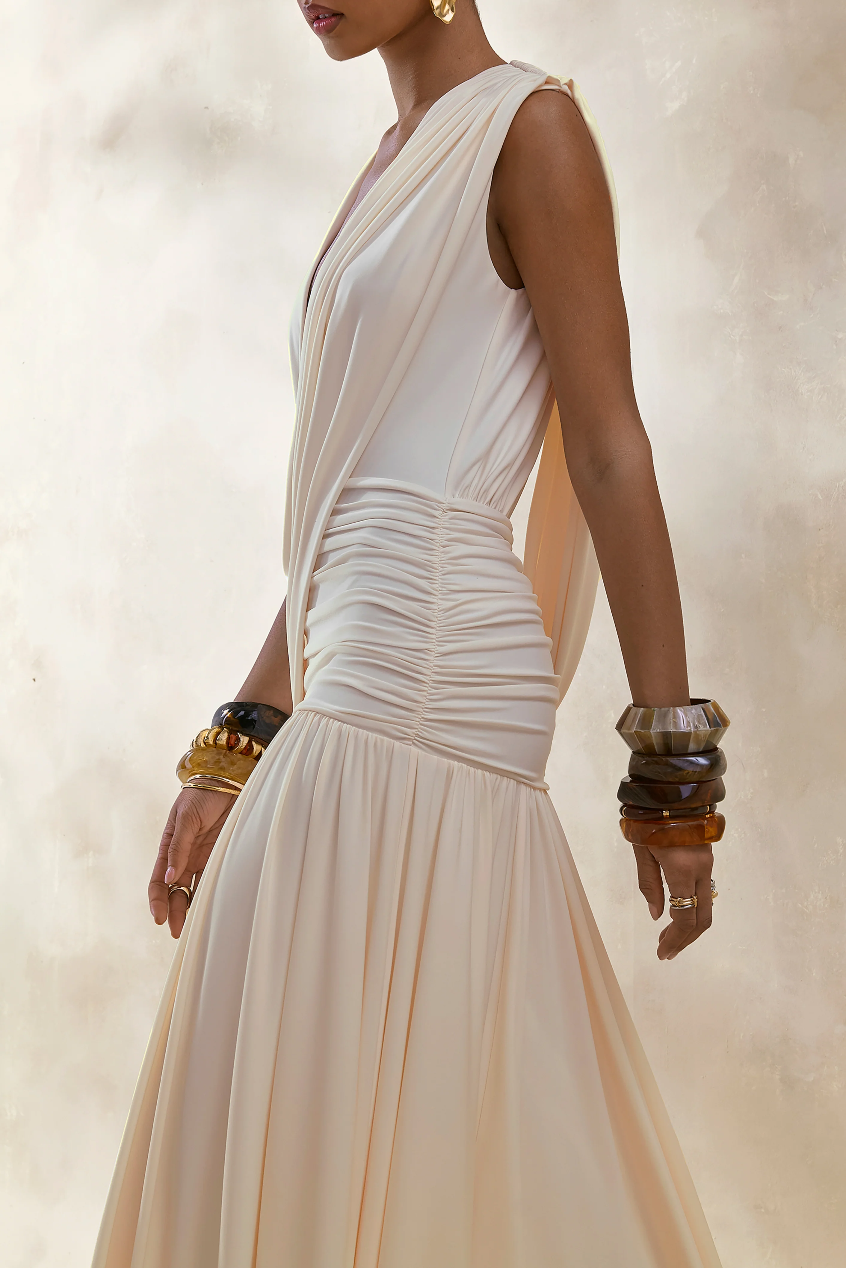 Glorina | Robe Longue Crème Décolleté-Plongeant Avec Détail-Drapé - Image 3
