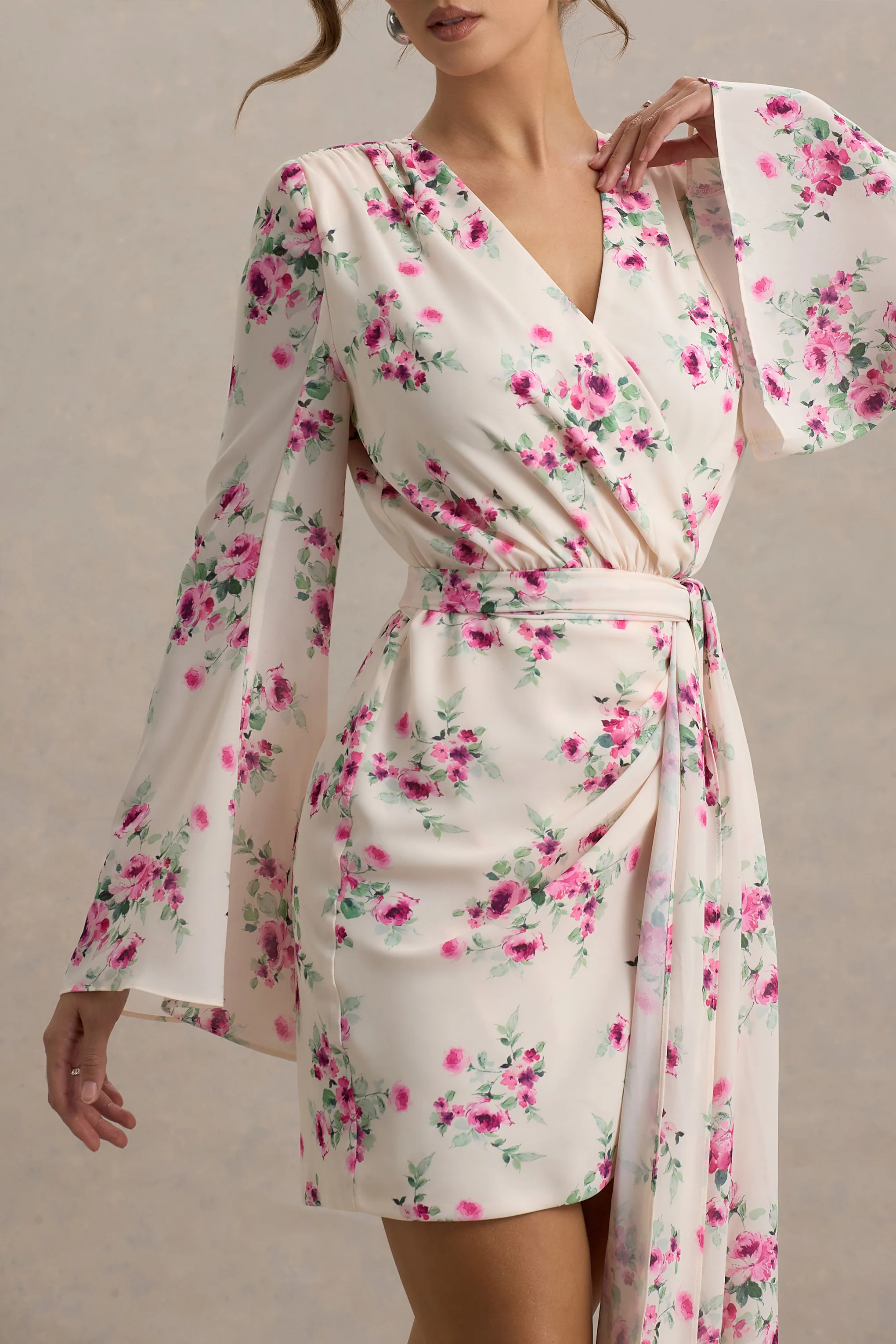 Goldie | Mini-robe portefeuille à manches longues en chiffon imprimé floral crème - Image 3