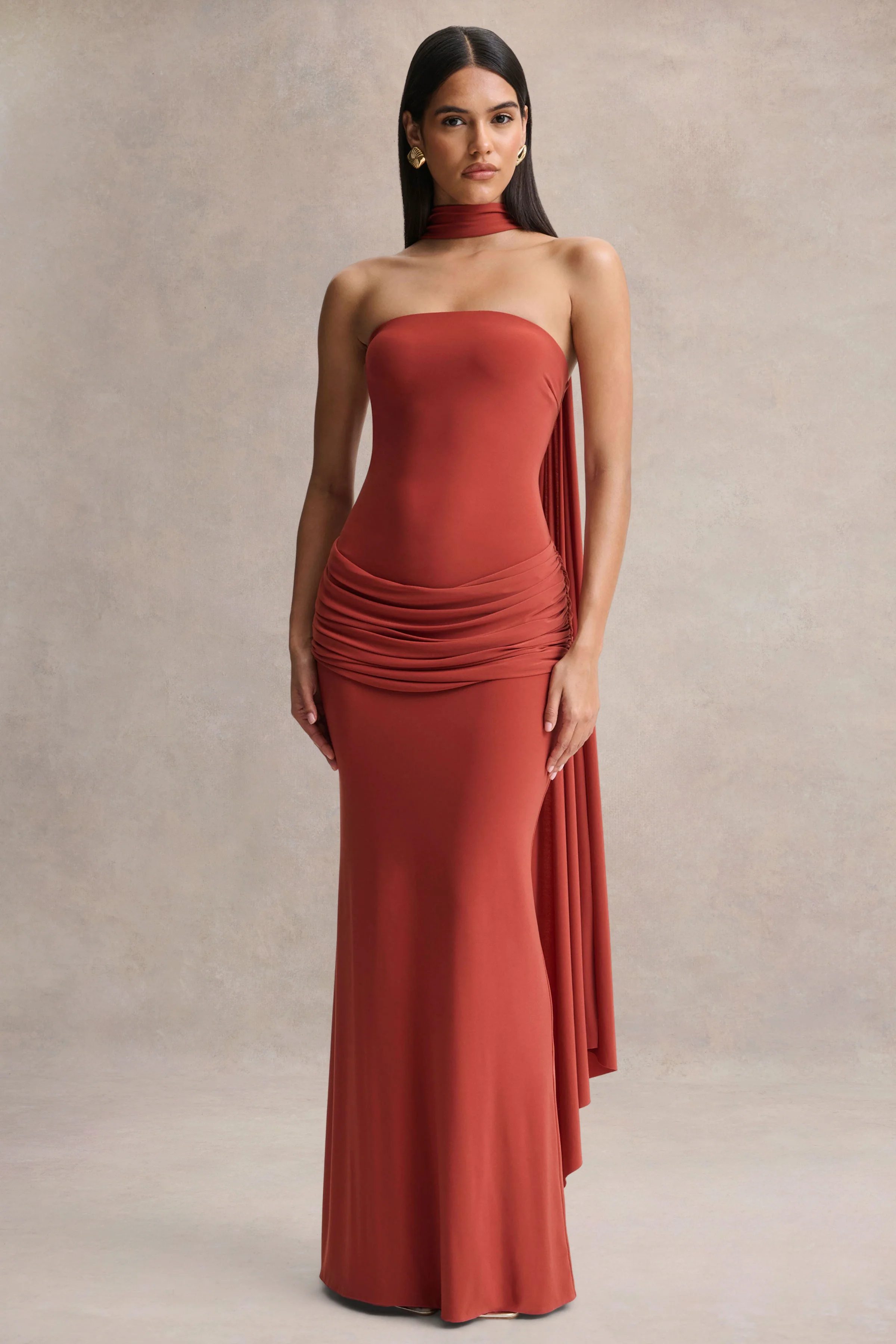 Graciella | Robe longue bandeau rouille avec drapé et foulard - Image 6