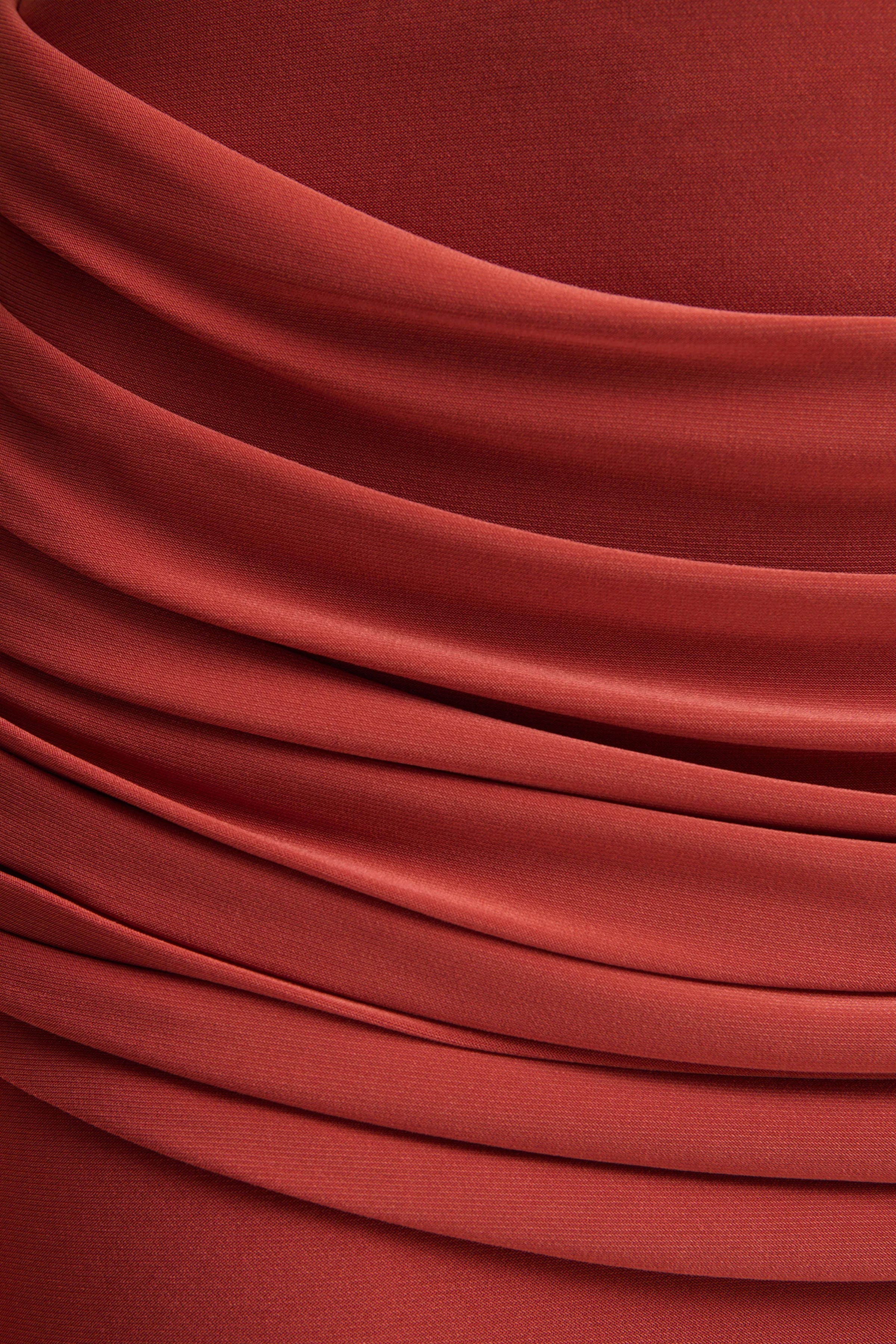 Graciella | Robe longue bandeau rouille avec drapé et foulard - Image 7