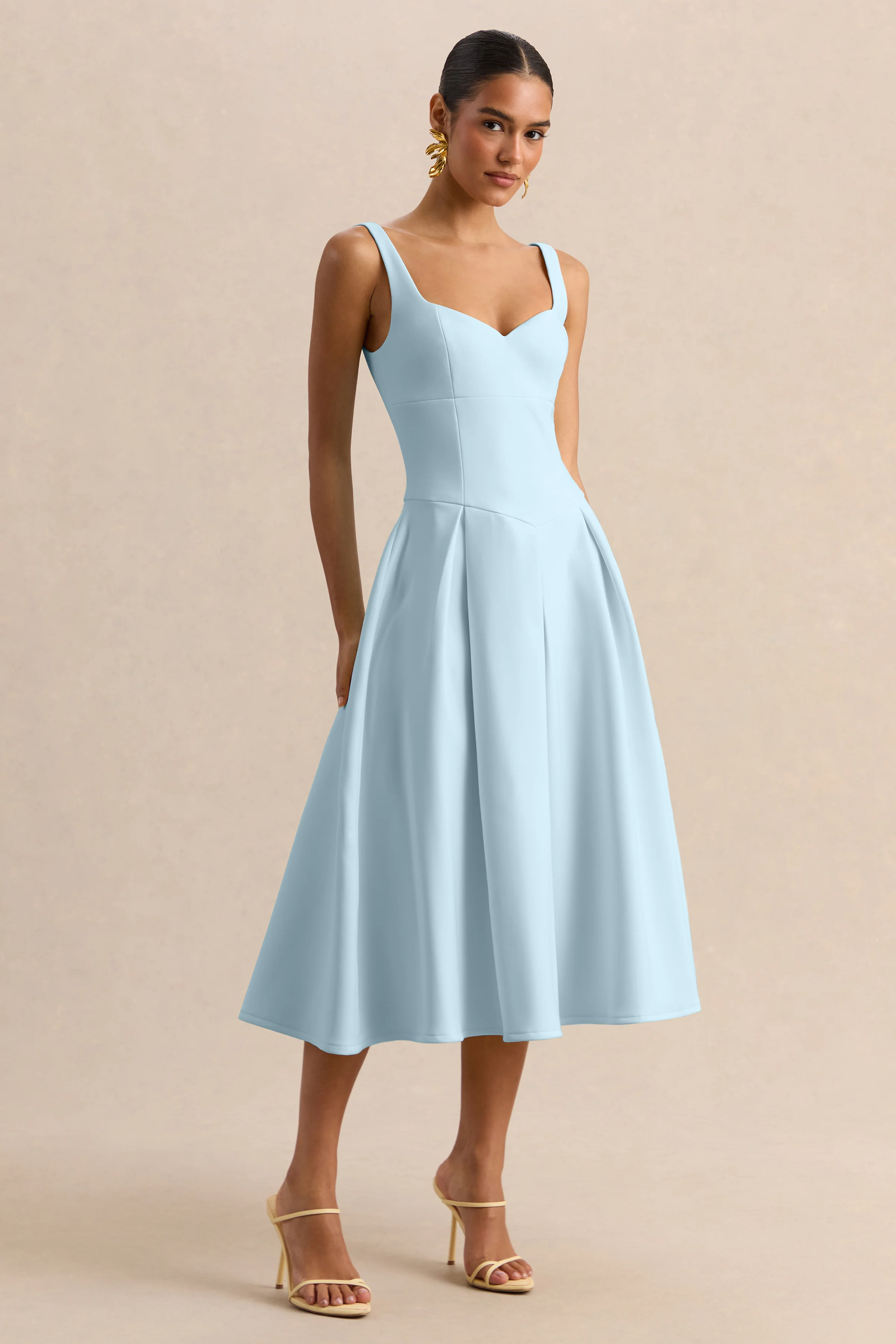 Greta | Robe mi-longue bleu poudré à décolleté cœur