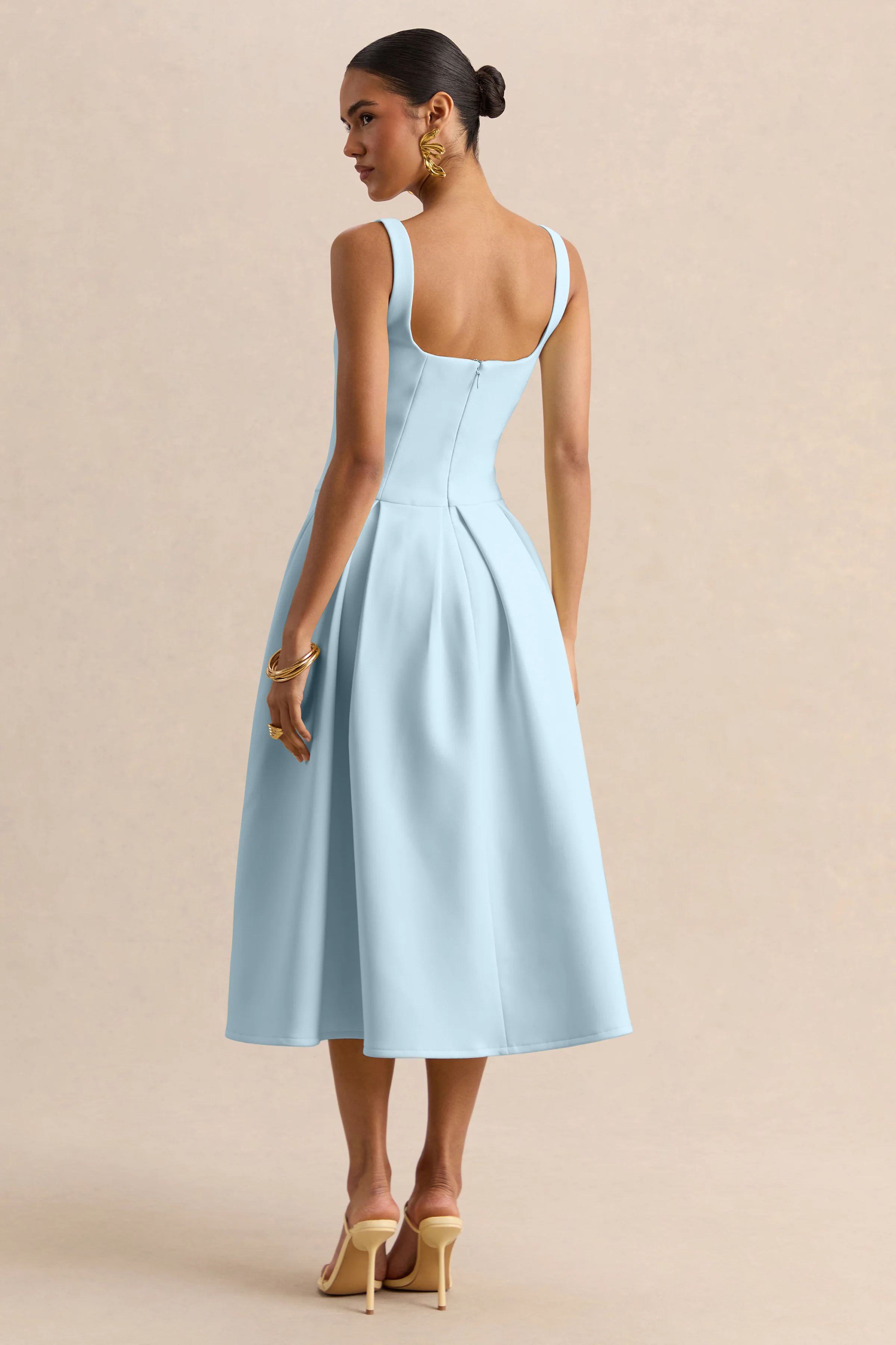 Greta | Robe mi-longue bleu poudré à décolleté cœur - Image 2